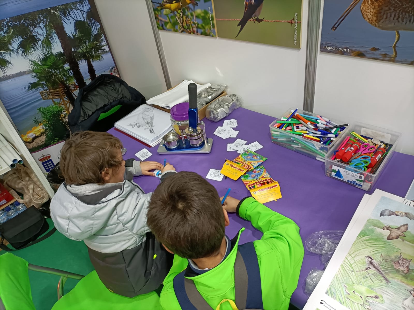 Foto de niños en taller