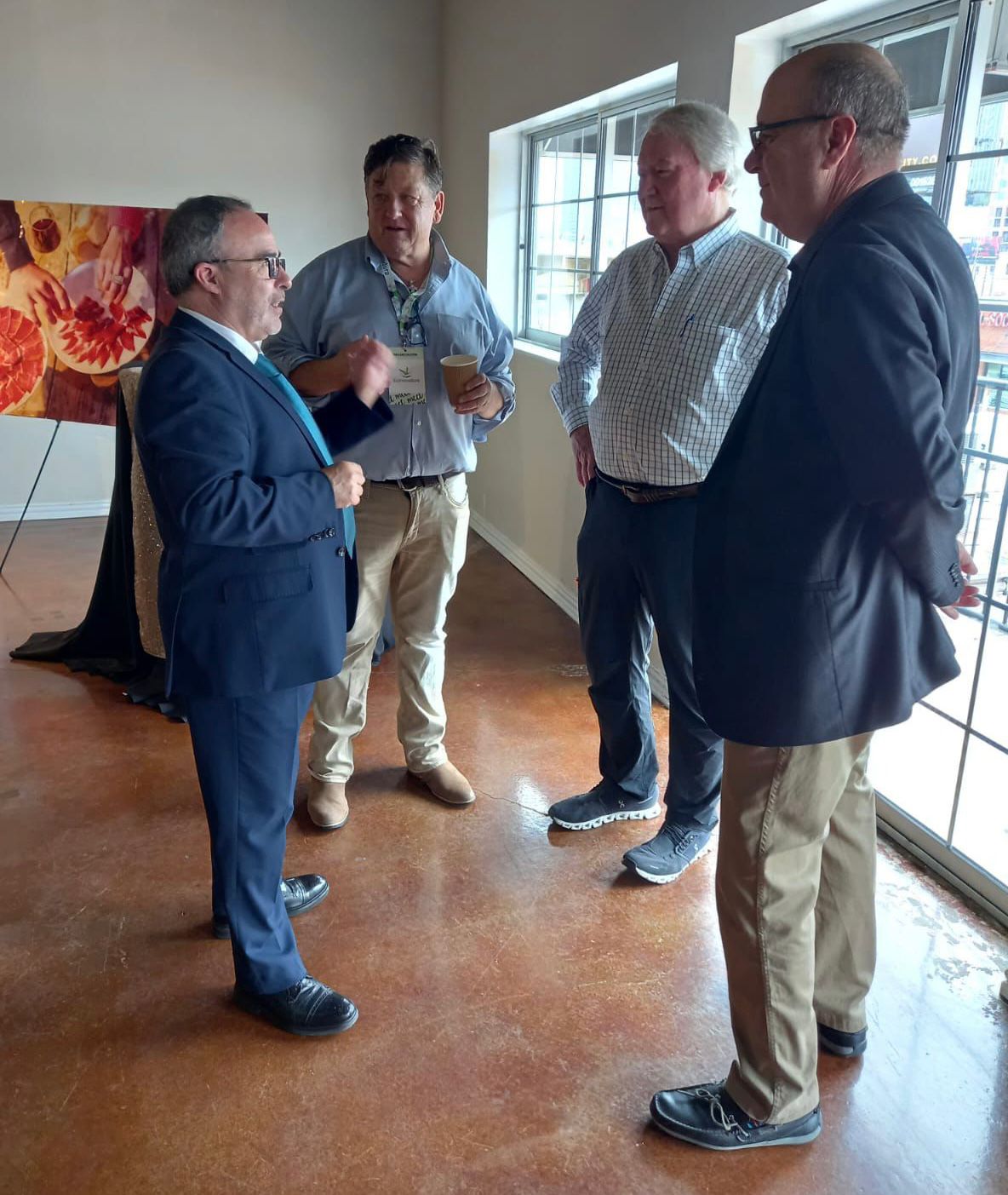 Foto del director general de Turismo en una de las reuniones