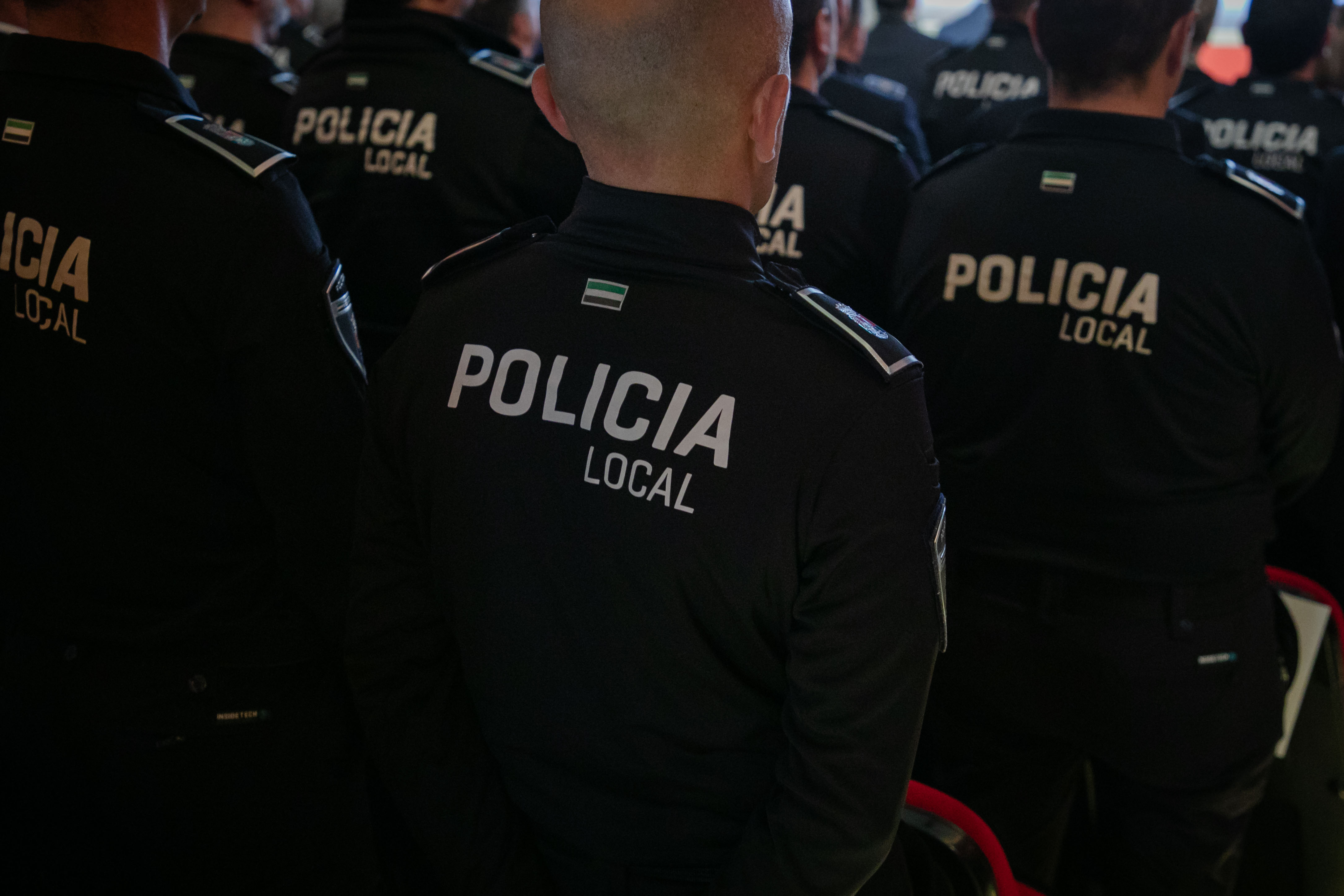 Detalle del uniforme de policías locales