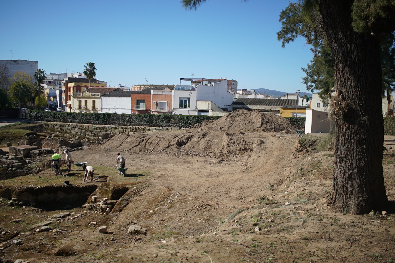 Foto de los obreros realizando actuaciones 