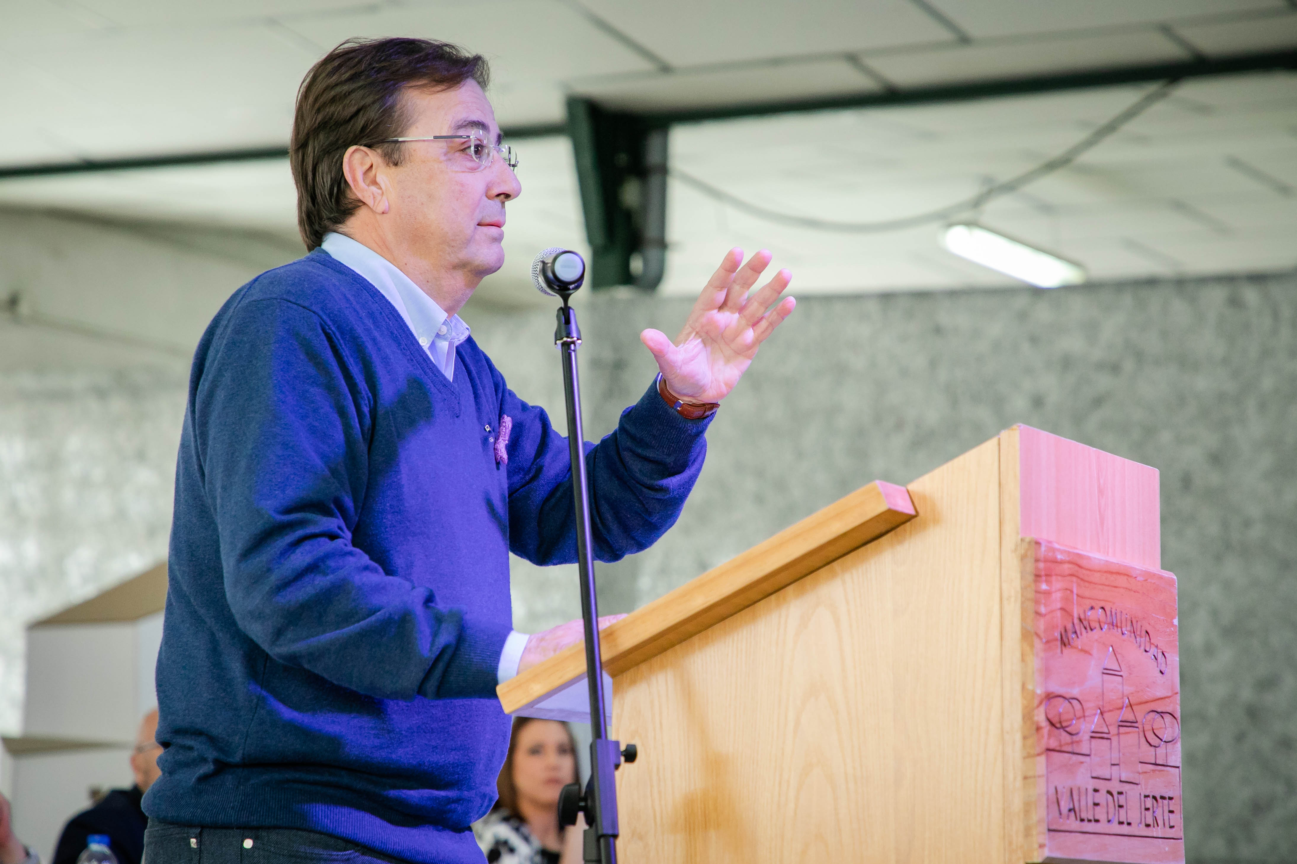 Foto del presidente de la Junta en el acto de El Cerezo en Flor