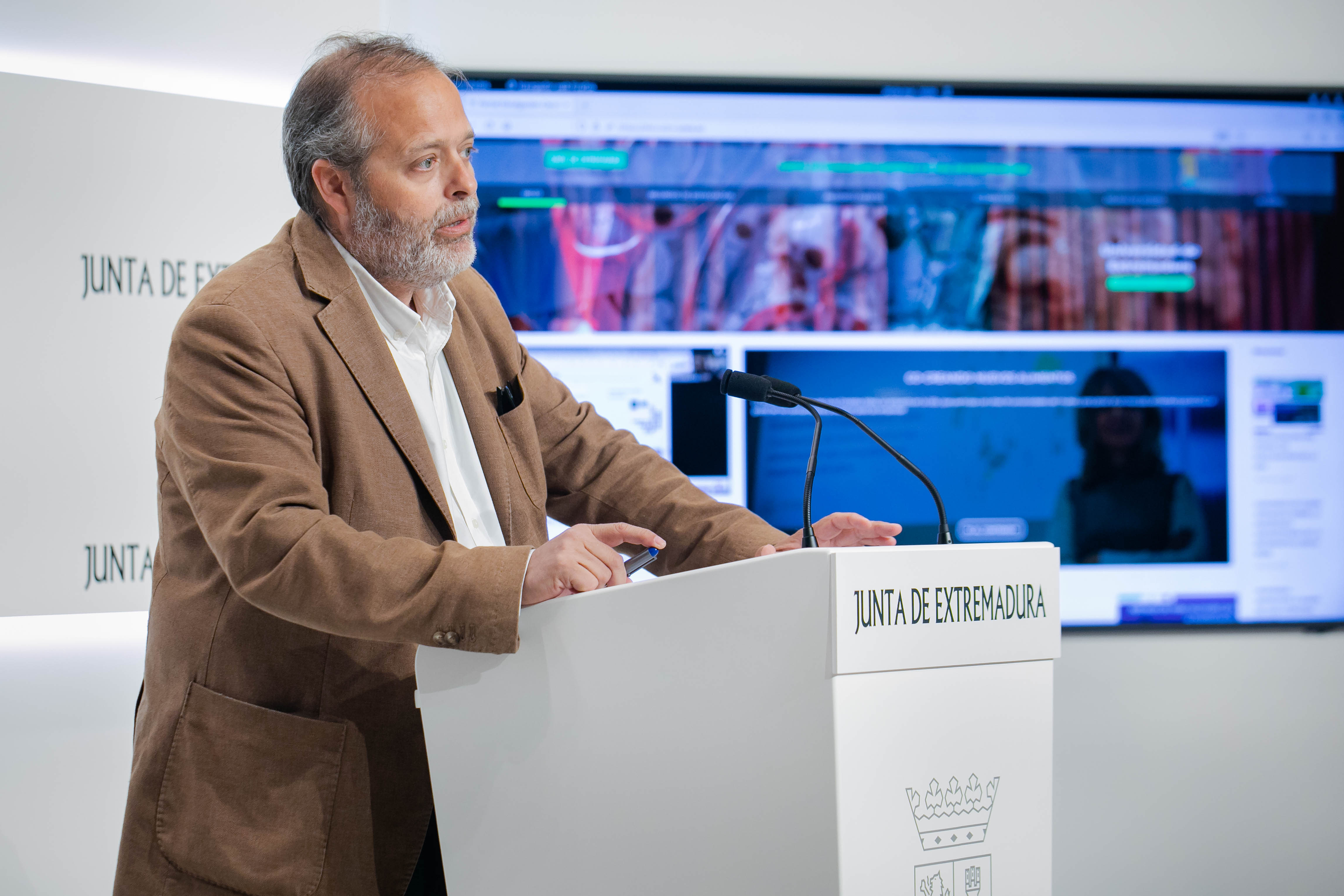 Foto del consejero de Economía, Ciencia y Agenda Digital durante la presentación
