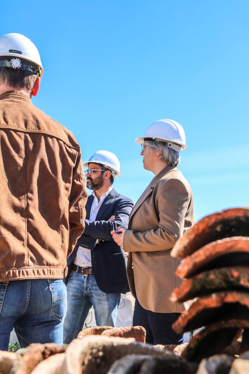 Leire Iglesia visita obras en viviendas acogidas programa Rehabita en Olivenza 1