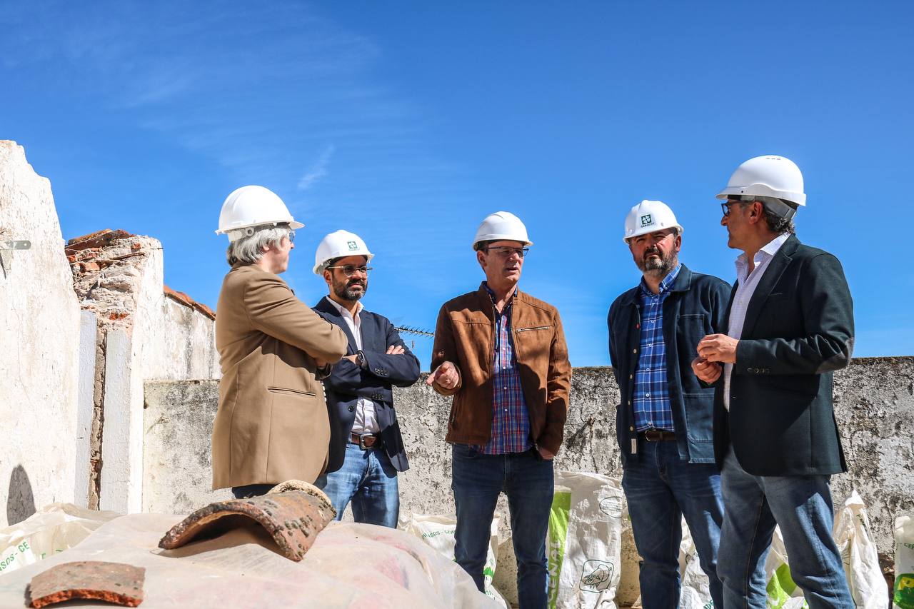 Leire Iglesia visita obras en viviendas acogidas programa Rehabita en Olivenza 5