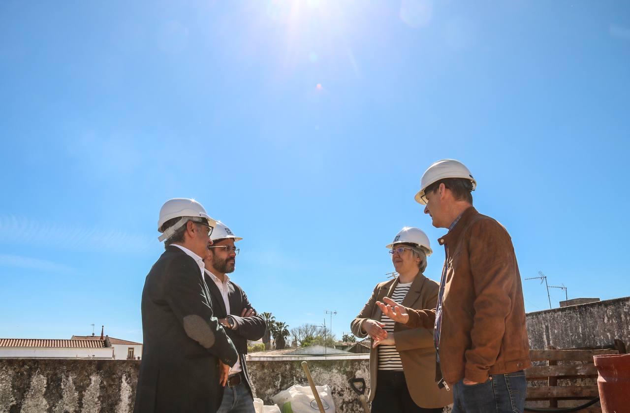 Leire Iglesia visita obras en viviendas acogidas programa Rehabita en Olivenza 7