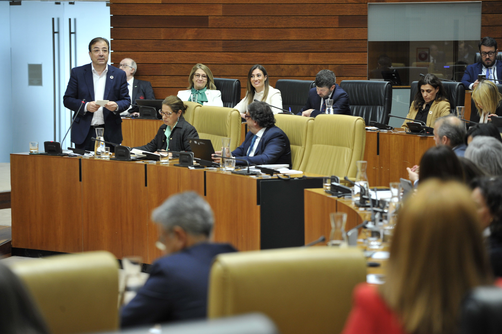Guillermo Fernández Vara responde en la Asamblea