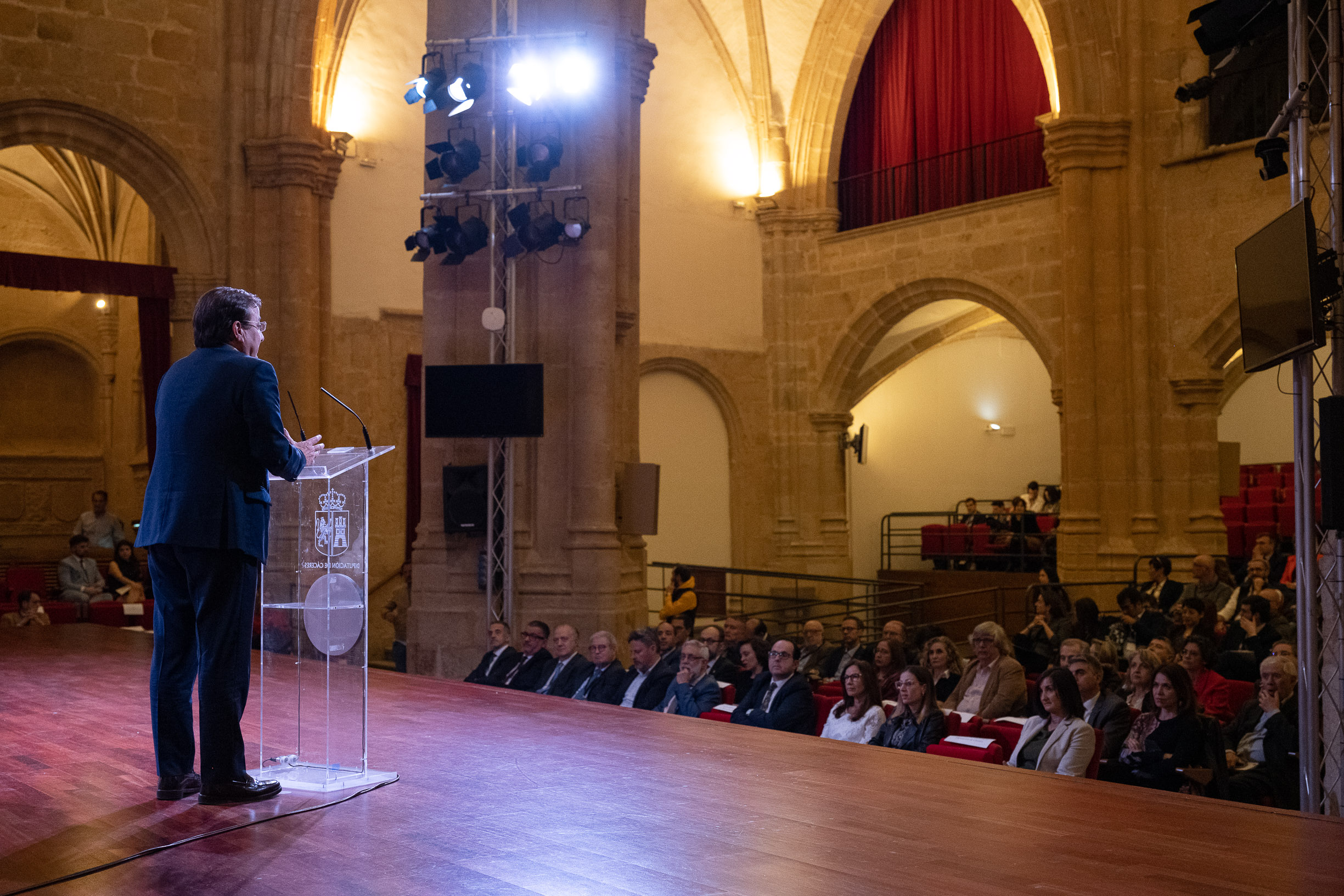 Foto del presidente de la Junta de Extremadura durante el congreso