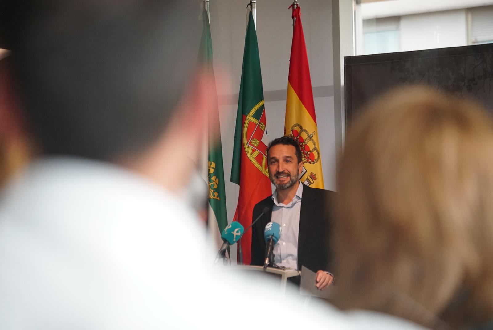 Imagen del vicepresidente de la Diputación Provincial de Badajoz durante la presentación de acto