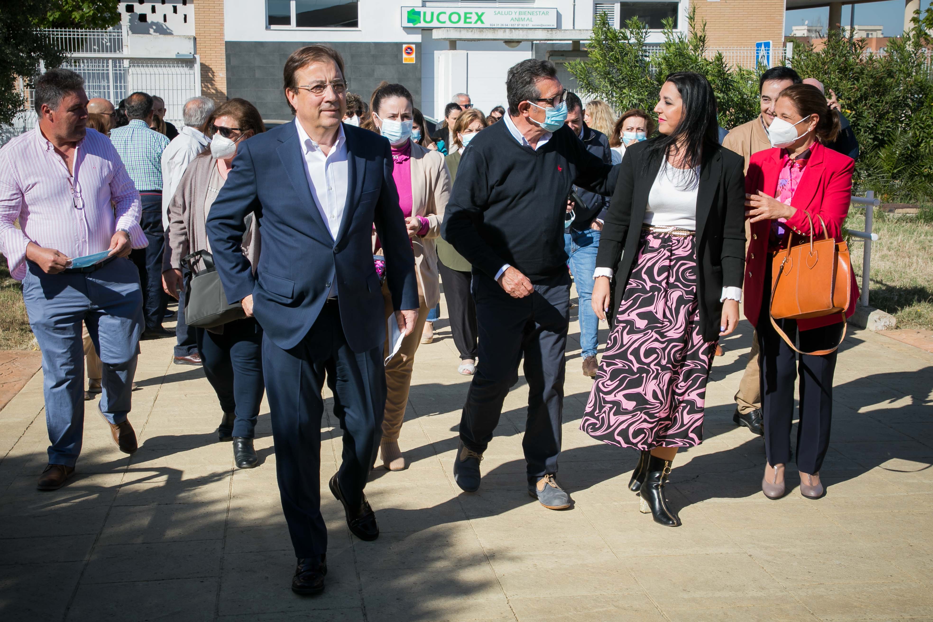 Fernández Vara visita centro parkinson en Mérida 2