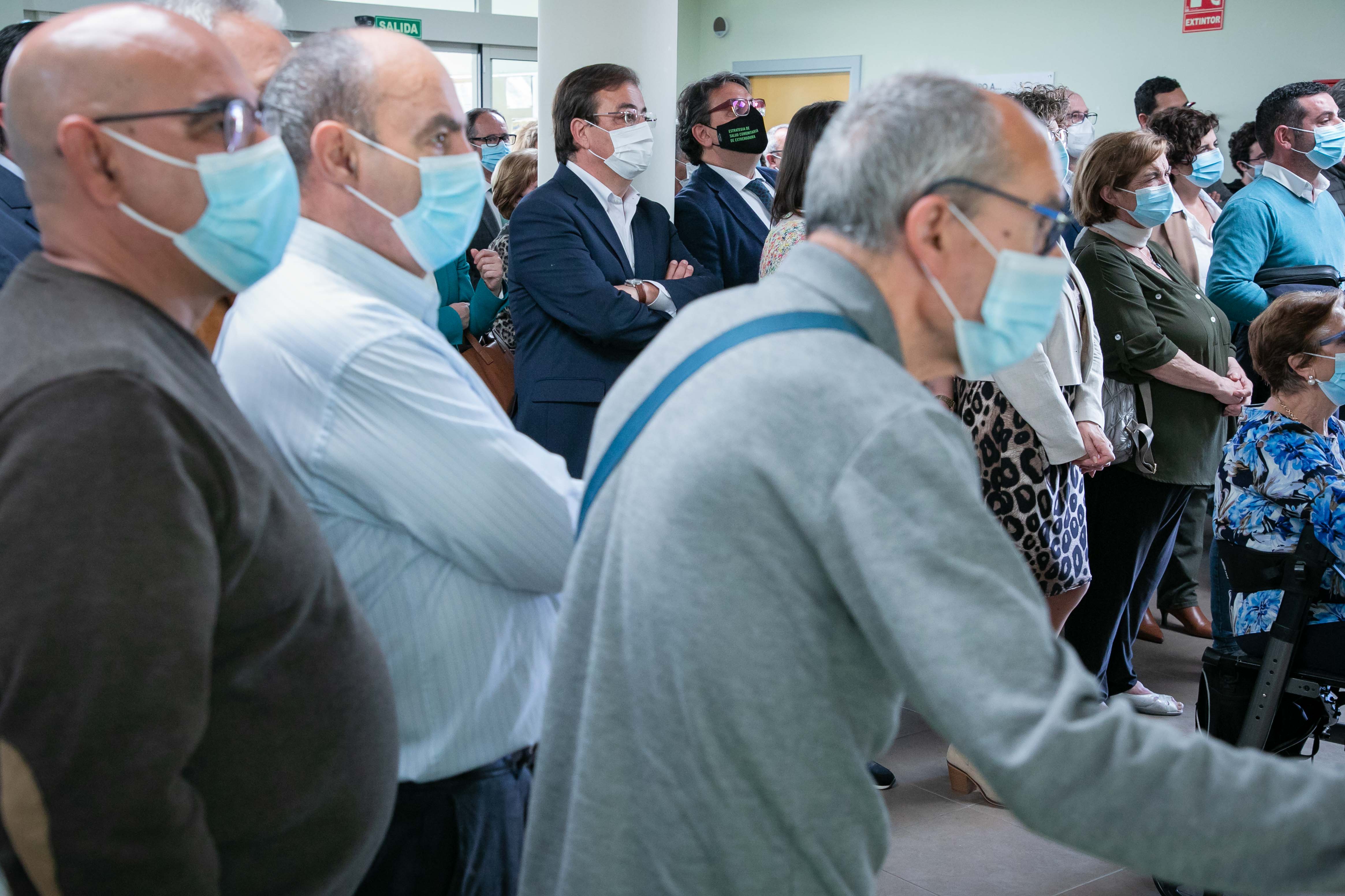 Fernández Vara visita centro parkinson en Mérida 6