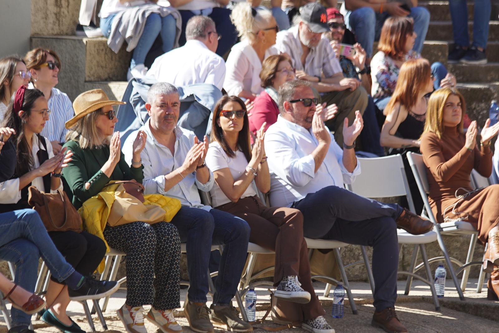 Foto de la consejera de Cultura y otras autoridades durante el festival