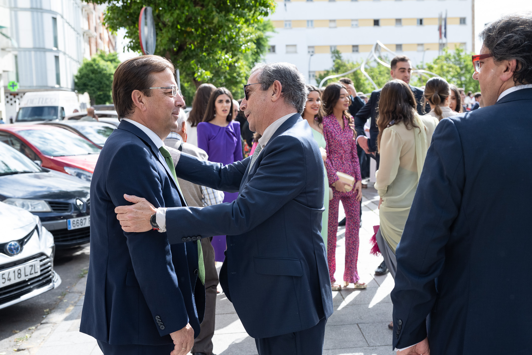 Fernández Vara en el acto de graduación de la XLV promoción del Grado en Medicina