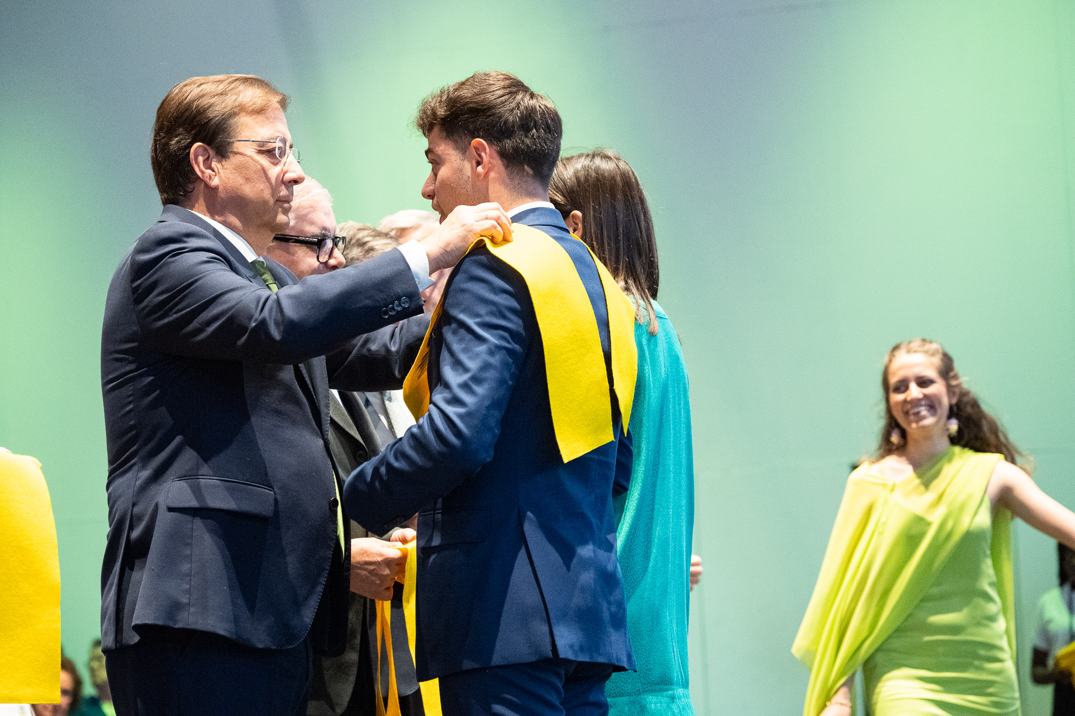 Fernández Vara en el acto de graduación de la XLV promoción del Grado en Medicina