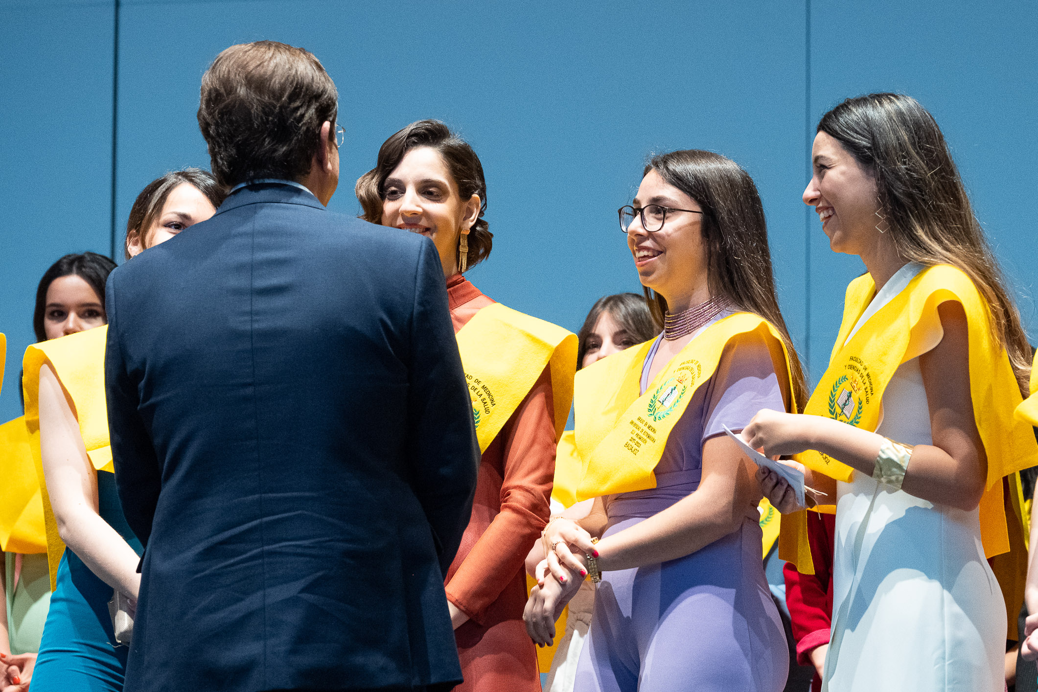 Fernández Vara en el acto de graduación de la XLV promoción del Grado en Medicina