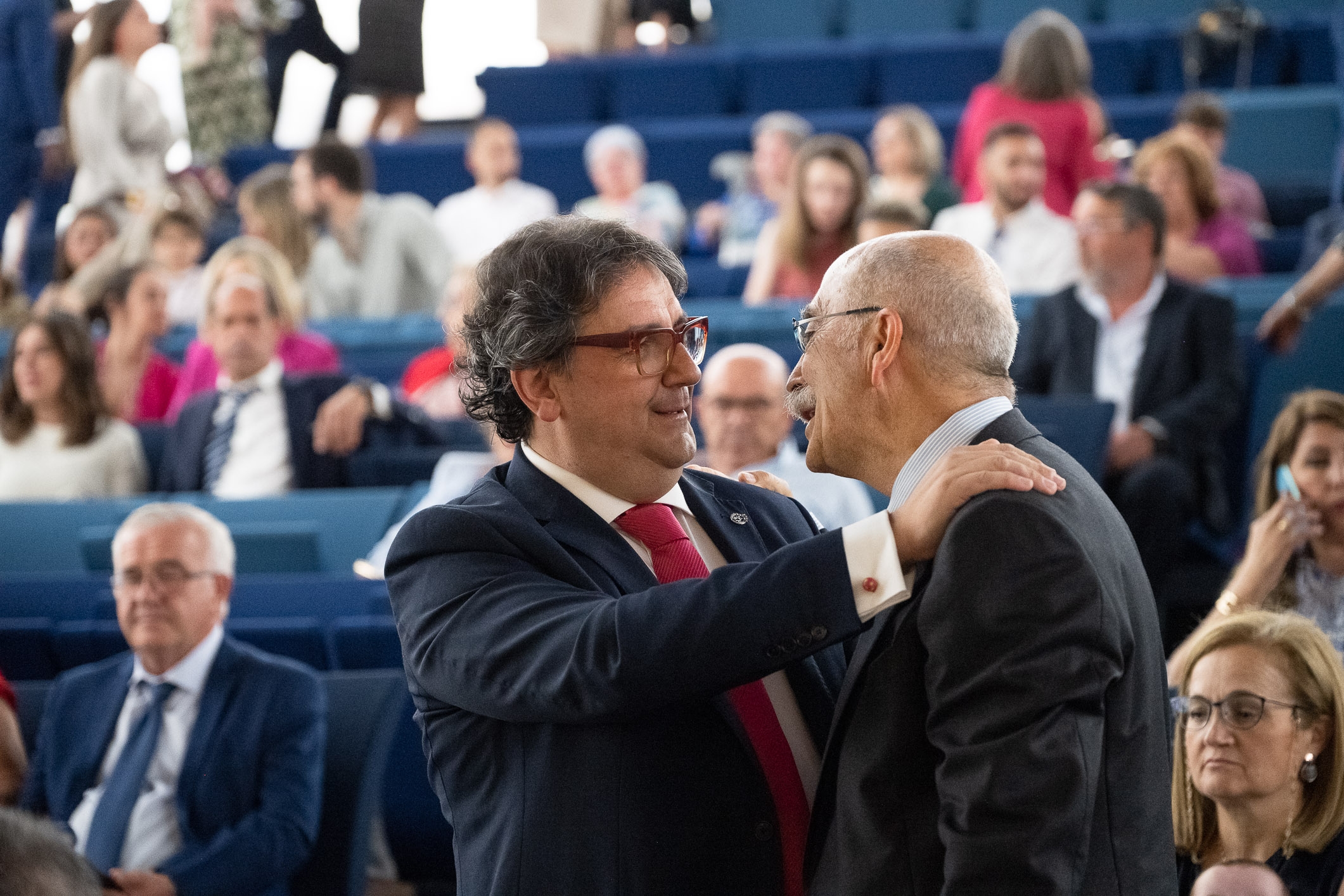 Fernández Vara en el acto de graduación de la XLV promoción del Grado en Medicina