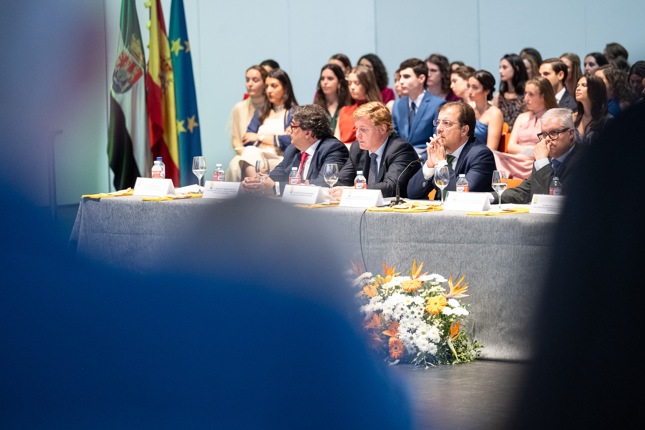 Fernández Vara en el acto de graduación de la XLV promoción del Grado en Medicina