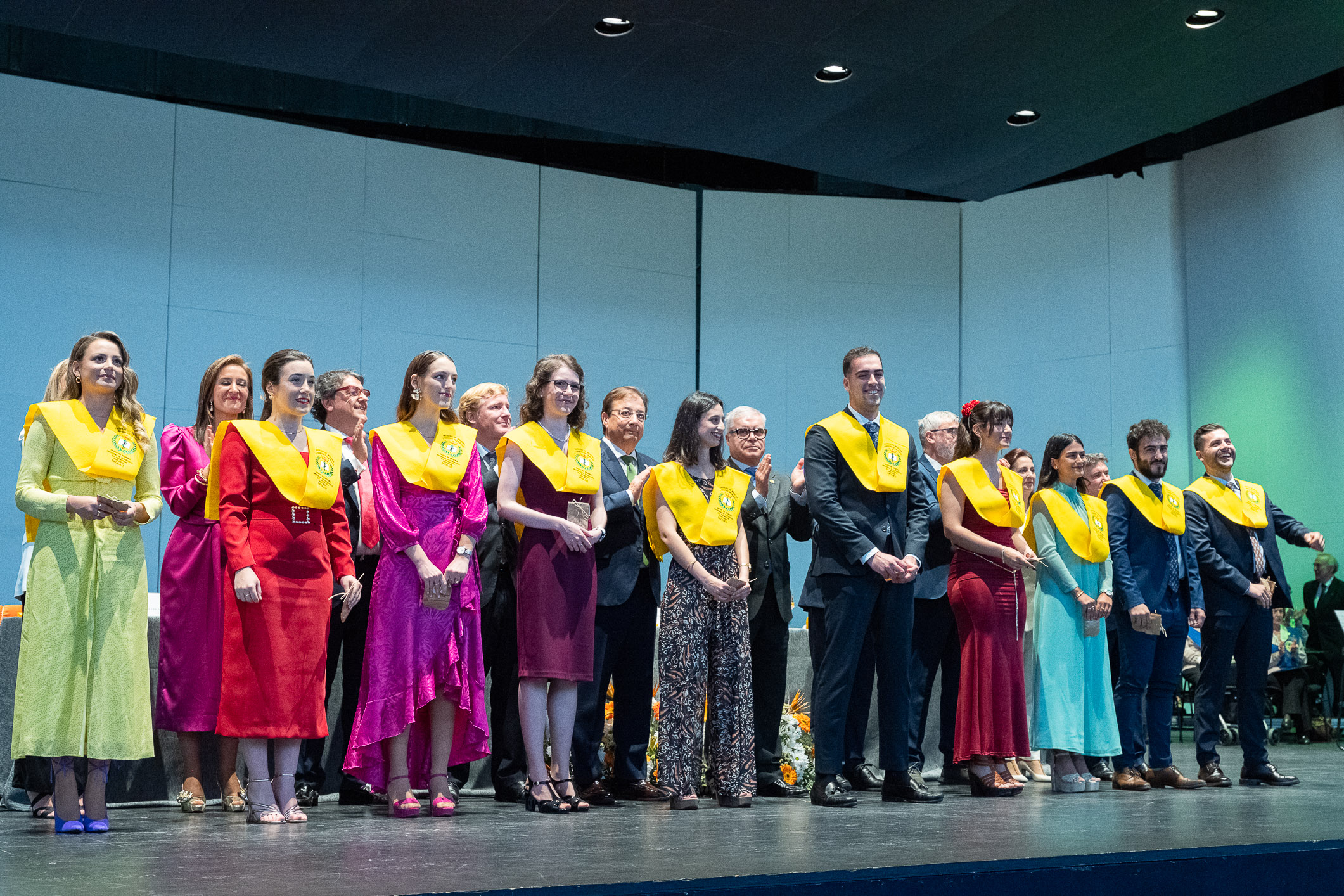 Fernández Vara en el acto de graduación de la XLV promoción del Grado en Medicina