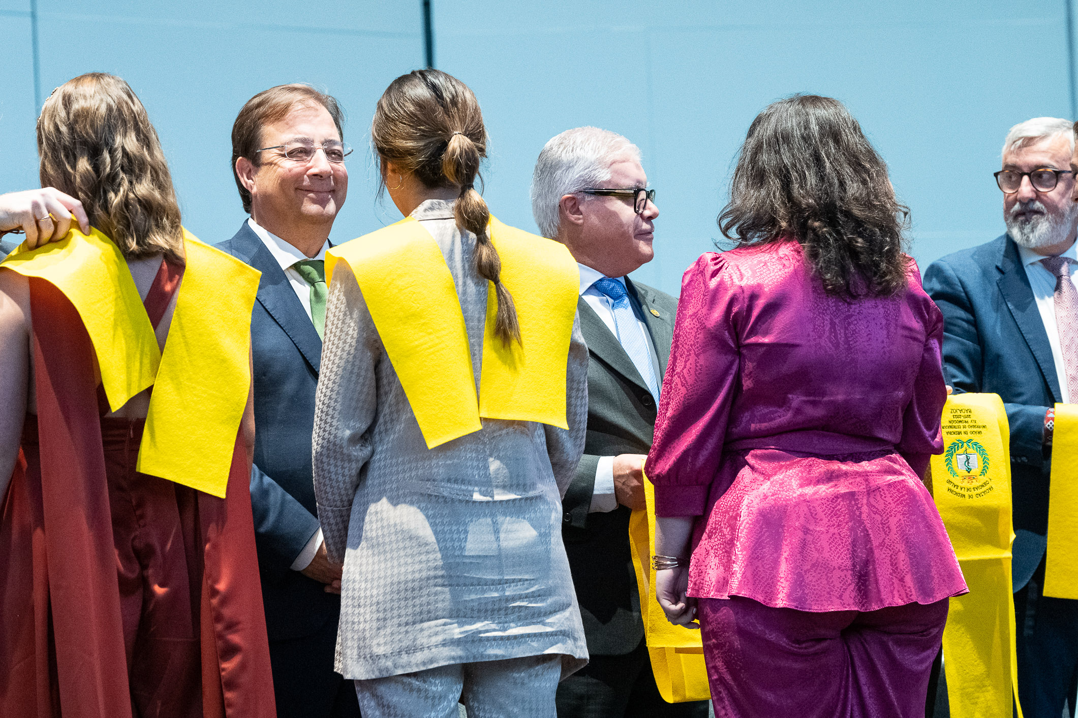 Fernández Vara en el acto de graduación de la XLV promoción del Grado en Medicina