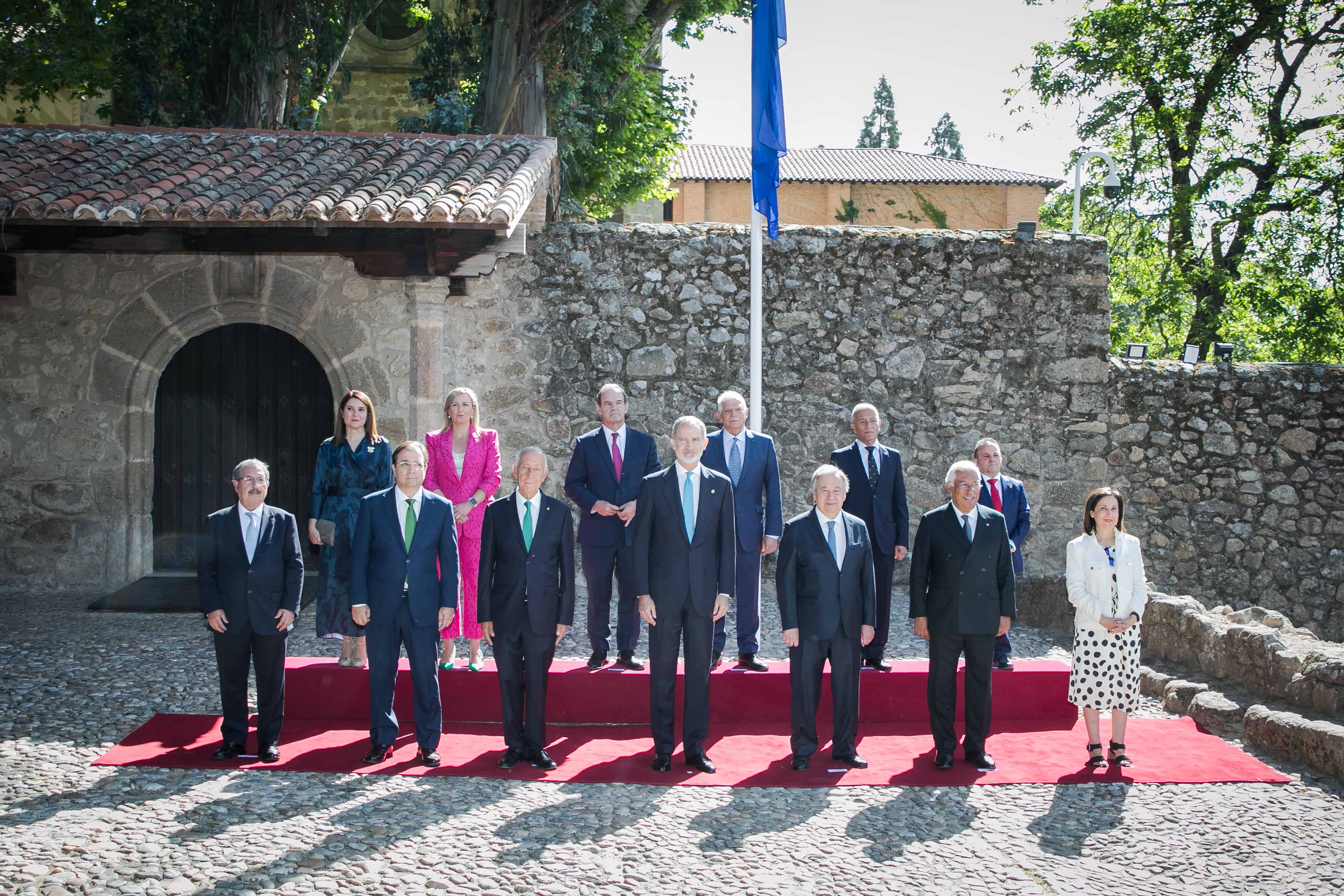 autoridades asistentes al acto de entrega del Premio Carlos V