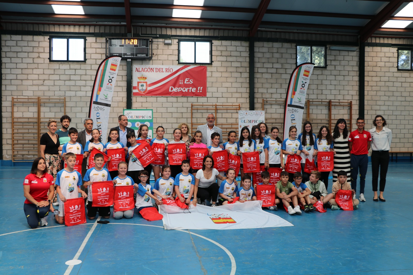 Foto de la visita de la consejera al programa Todos Olímpicos 