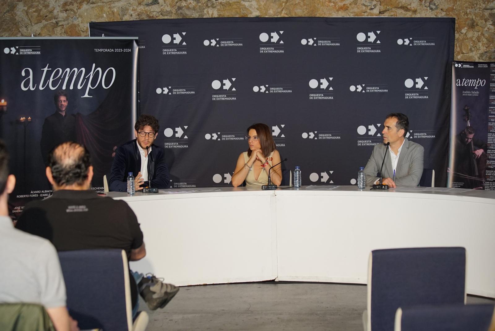 Foto de la consejera de Cultura, Turismo y Deportes durante la presentación de la temporada de la OEX