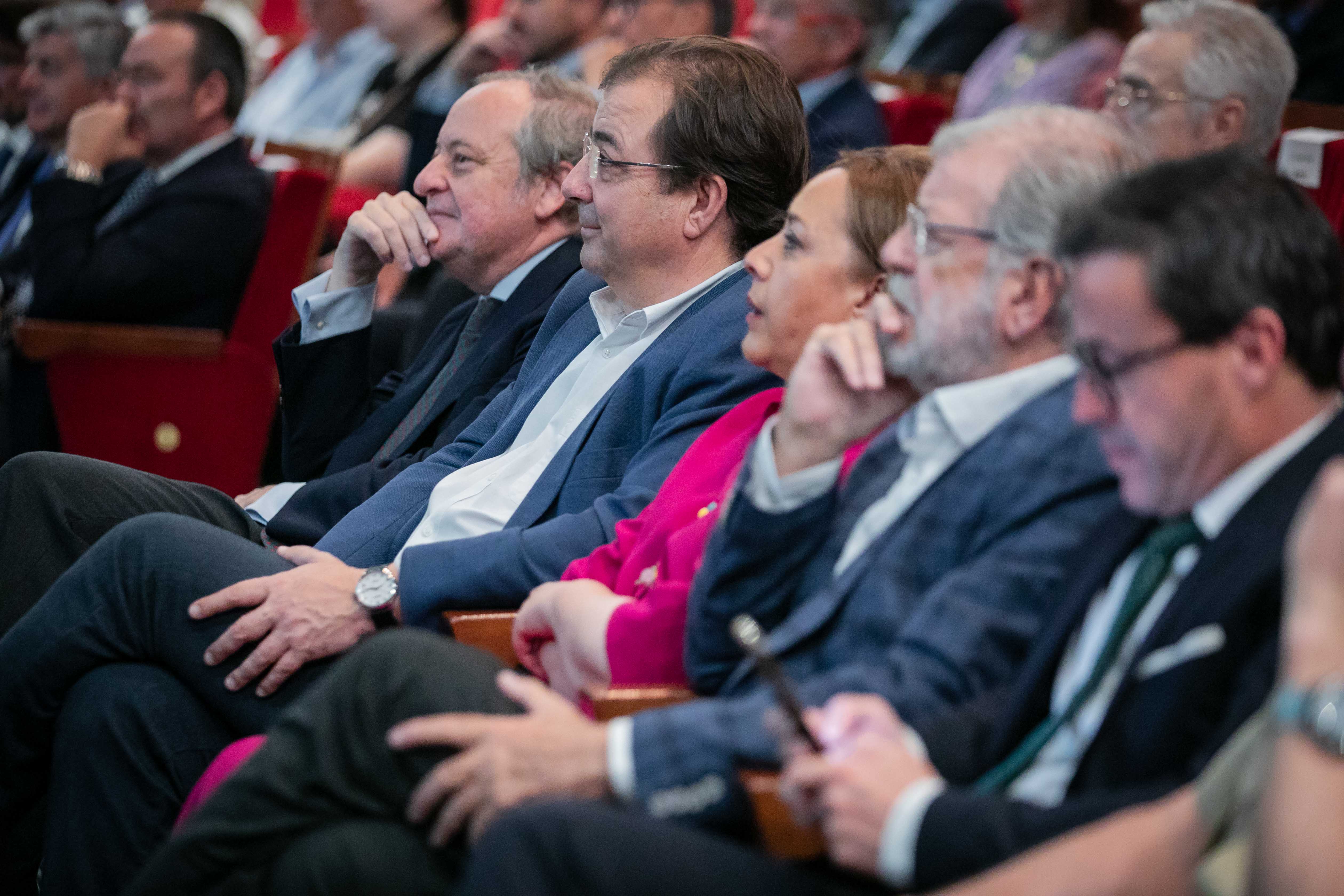 Fernández Vara durante el foro para celebrar el 90 aniversario del Hoy