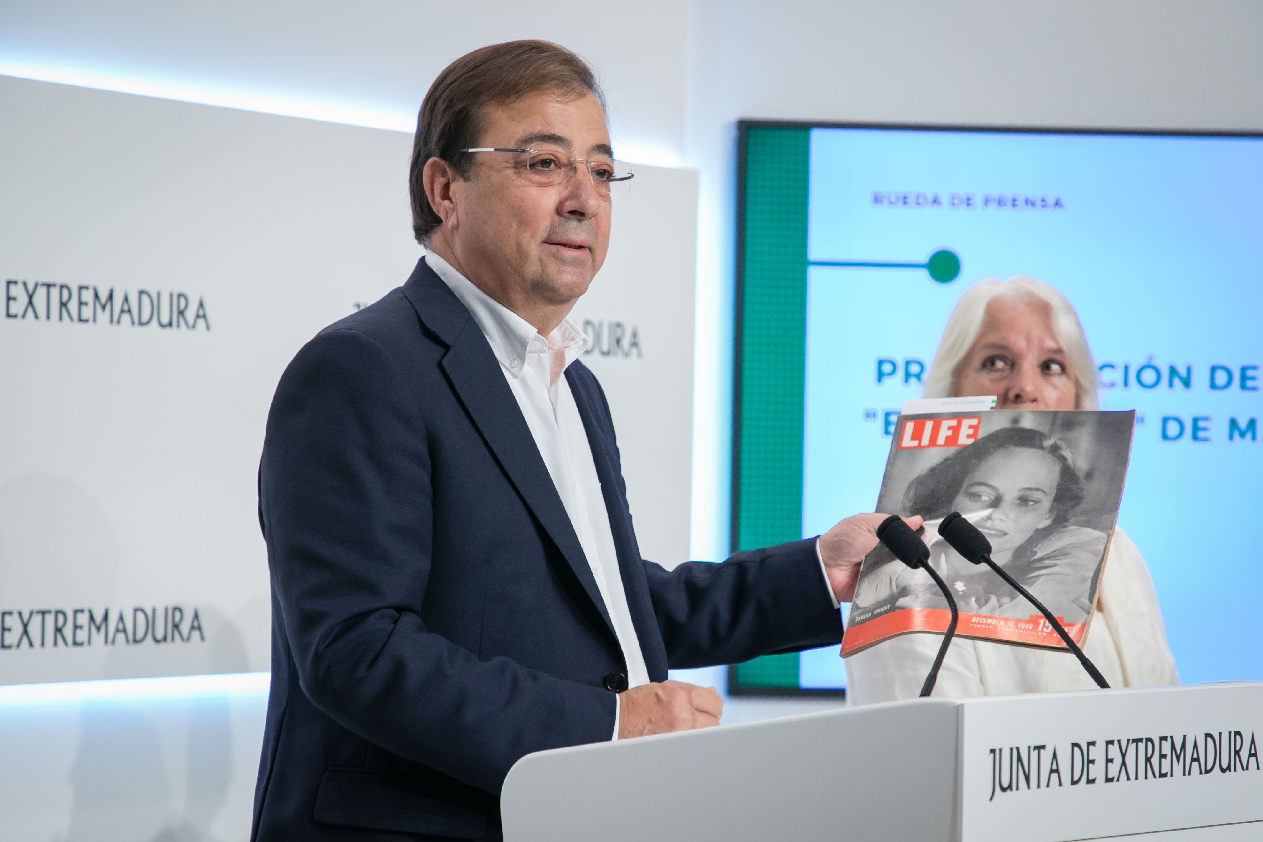 Foto del presidente en funciones de la Junta de Extremadura durante la presentación