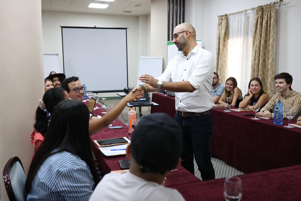 Foto del director de la AEXCID durante la formación