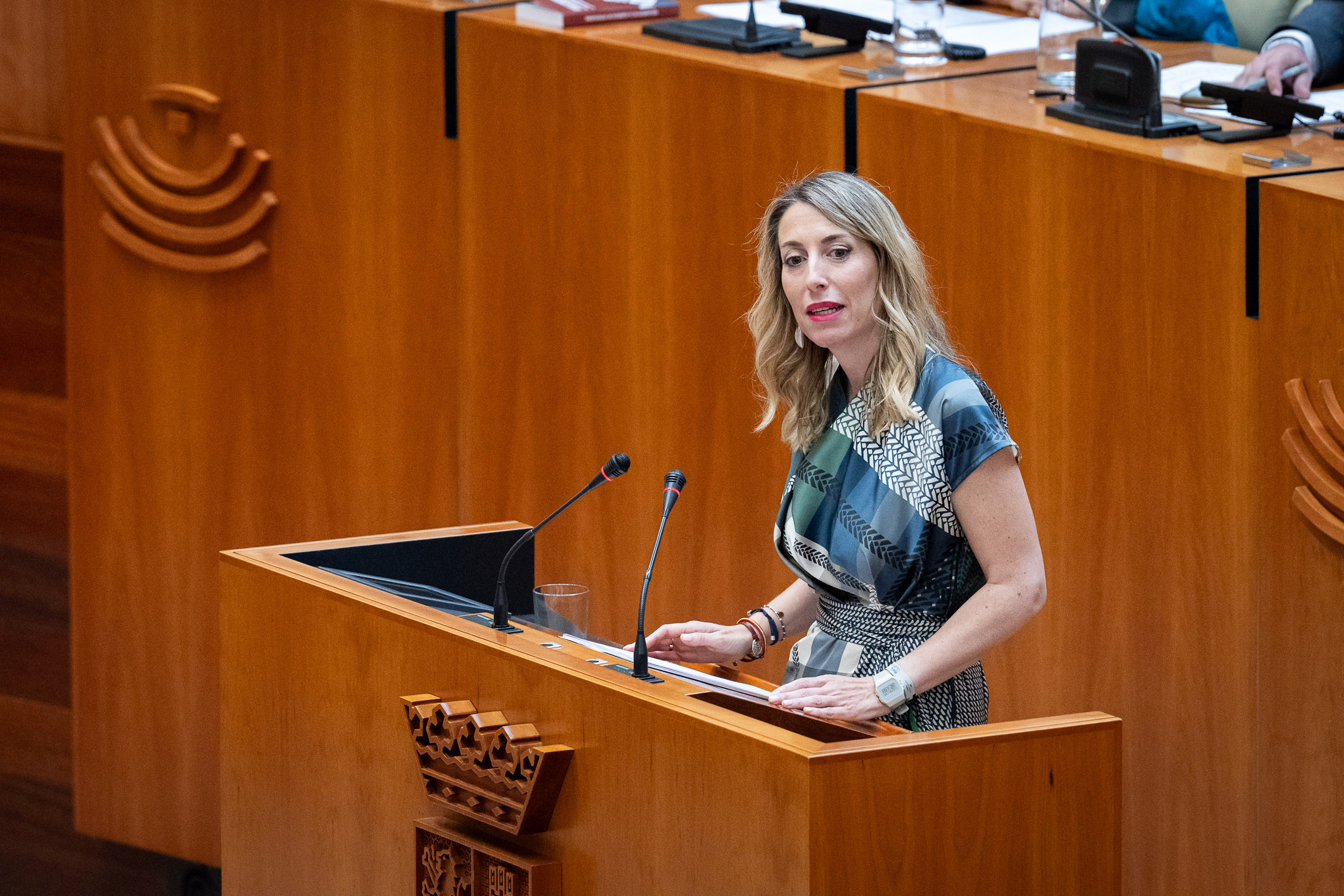 Foto de María Guardiola durante la investidura