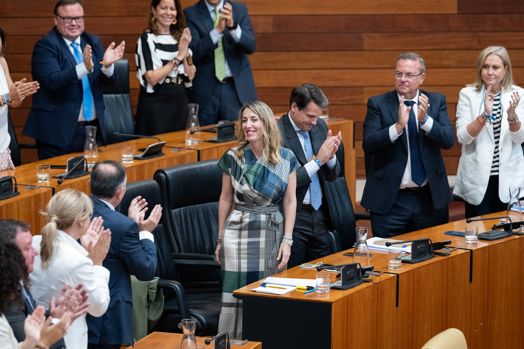 Foto de María Guardiola durante la investidura