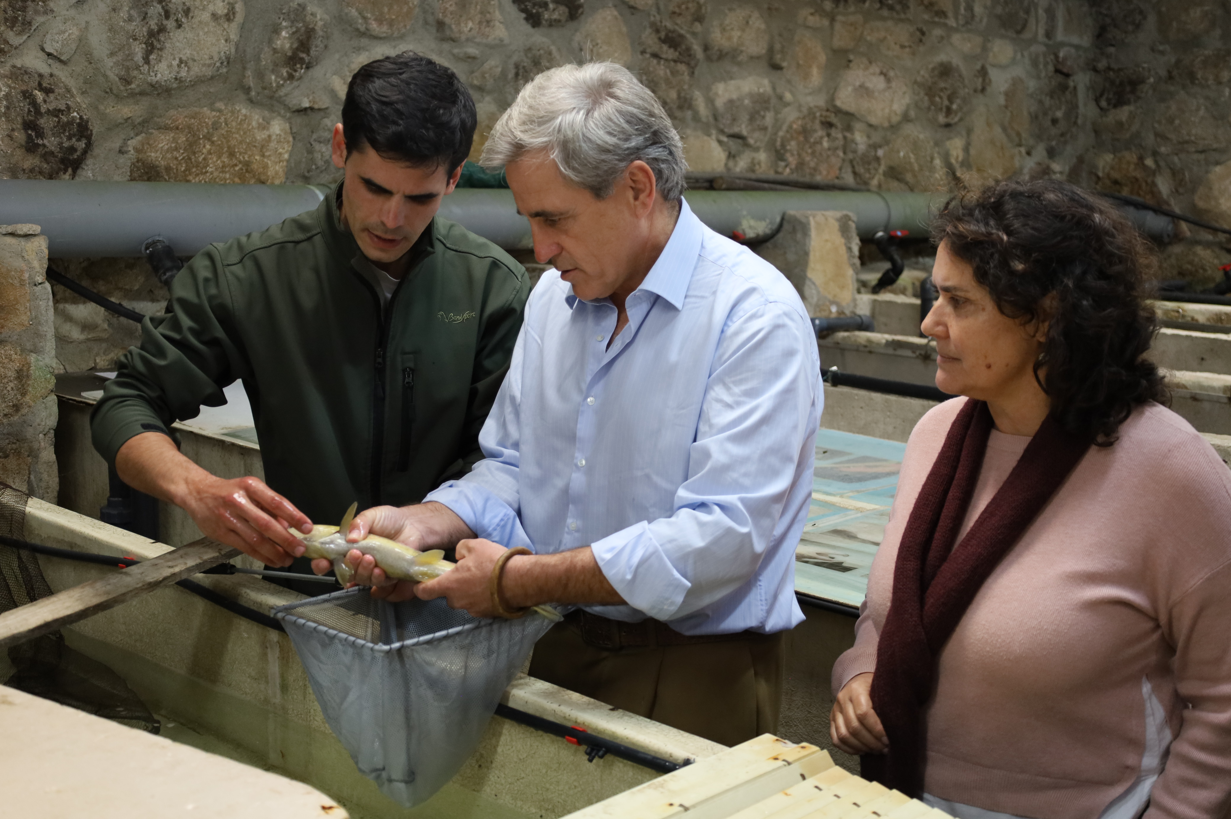 Image 0 of article El consejero de Gestión Forestal resalta la labor de la piscifactoría de Jerte, dedicada a la repoblación de especies en los ríos de la cuenca del Tajo