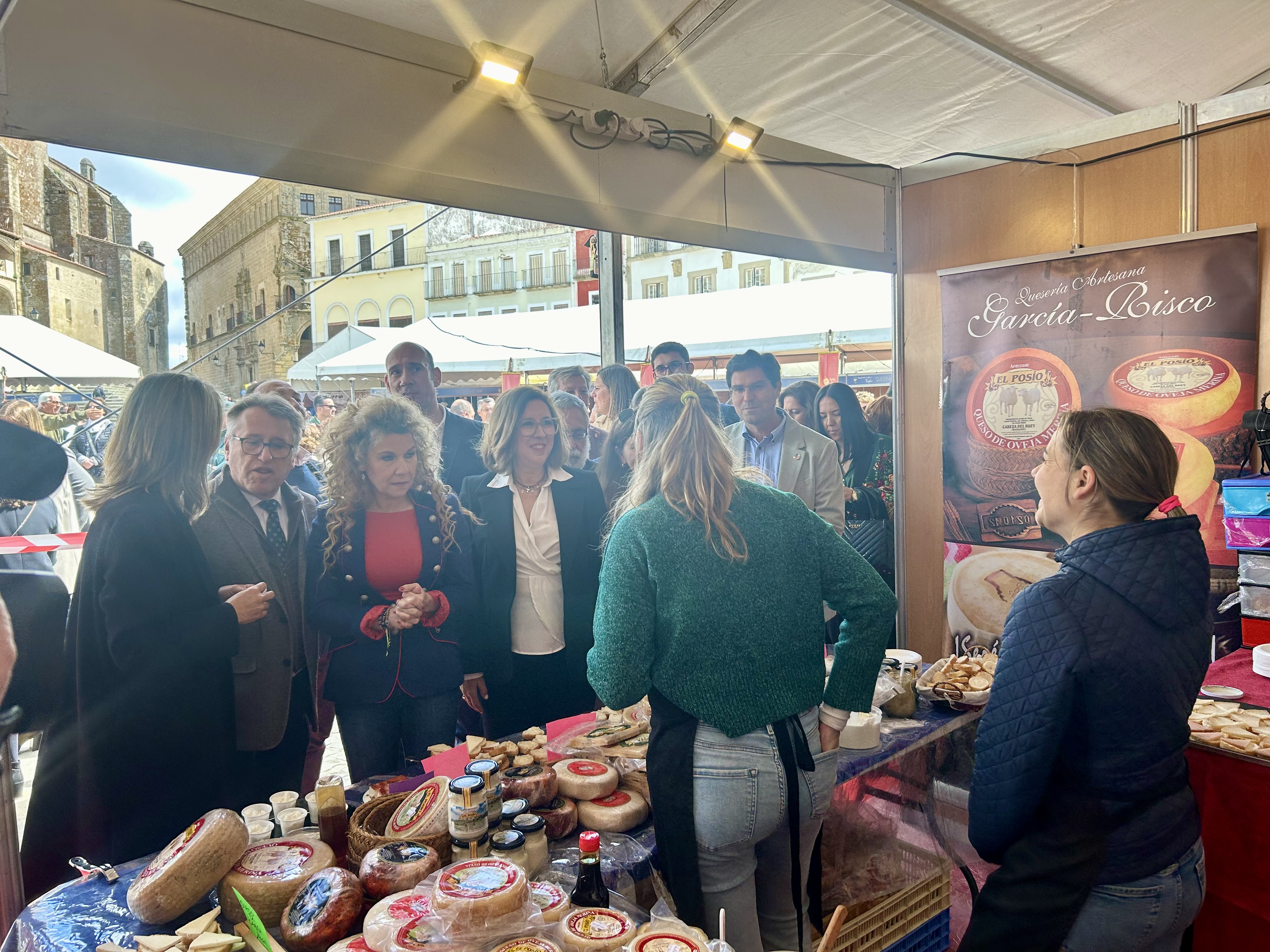 Mercedes Morán inaugura la XXXVII edición de la Feria Nacional del Queso de Trujillo