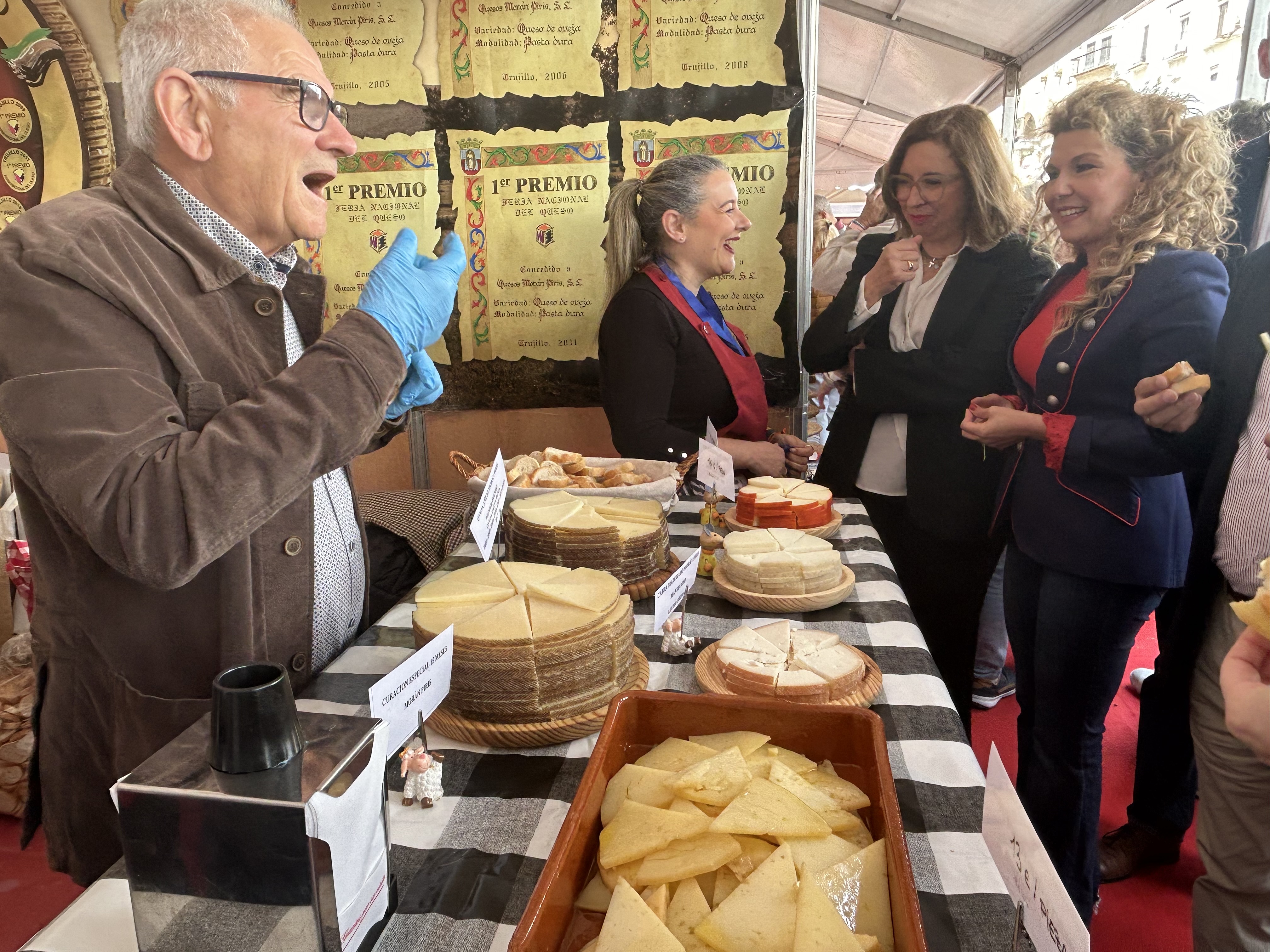 Mercedes Morán inaugura la XXXVII edición de la Feria Nacional del Queso de Trujillo