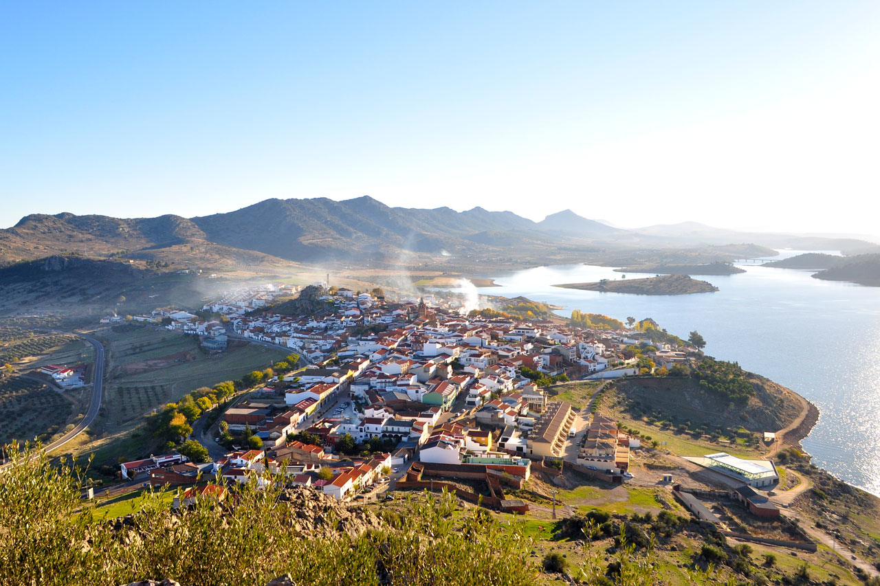 Imagen del artículo Extremadura revalida la distinción Bandera Azul para sus 9 playas de interior y el puerto deportivo de Orellana la Vieja