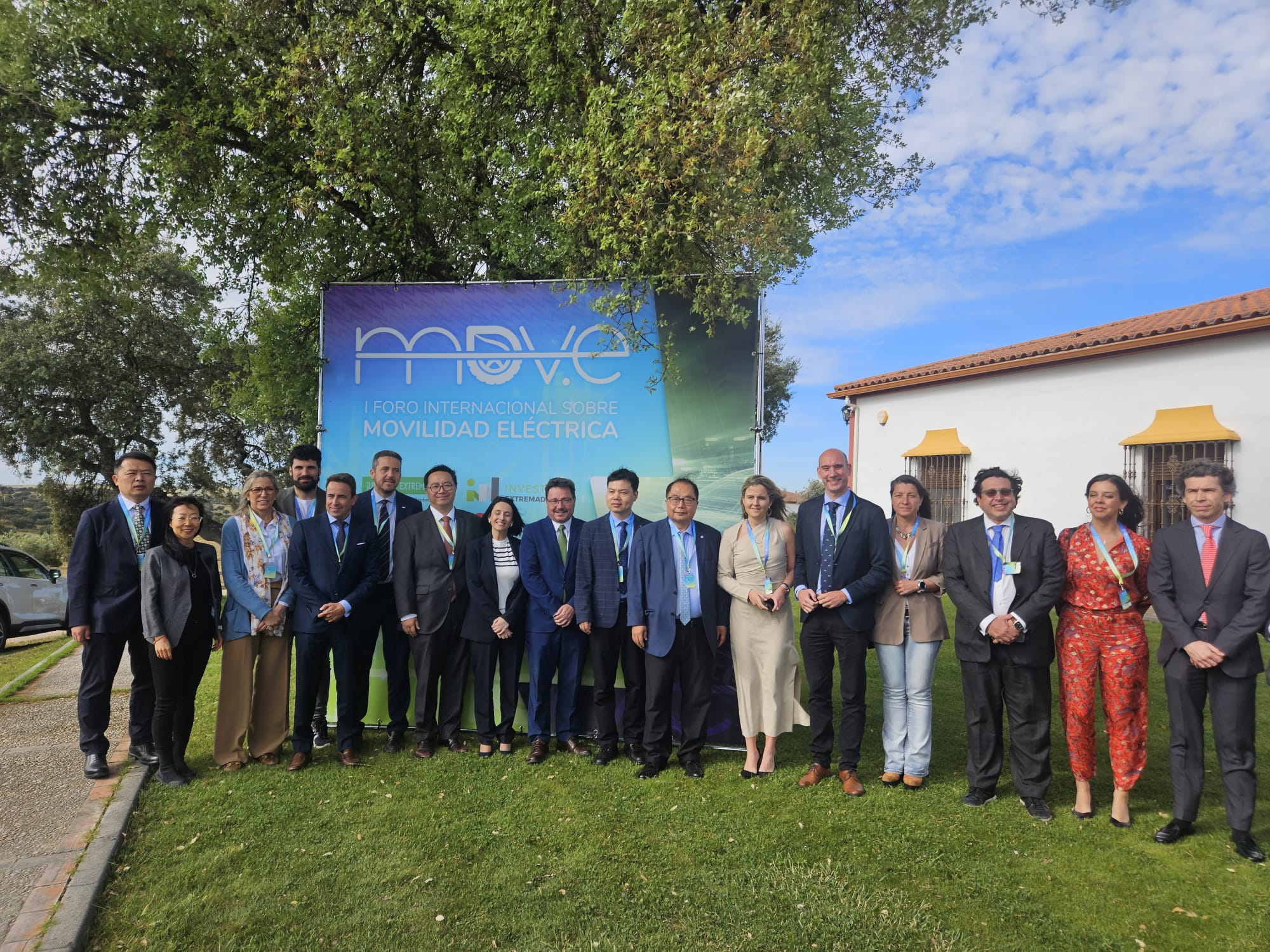 Imagen del artículo Extremadura lidera el debate sobre el futuro del vehículo eléctrico con la celebración del I Foro Internacional sobre Movilidad Eléctrica