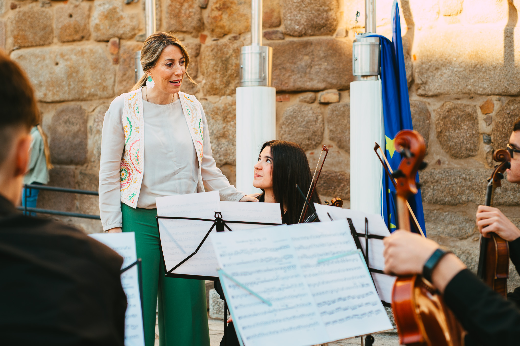 Presidenta junto a alumnos del conservatorio