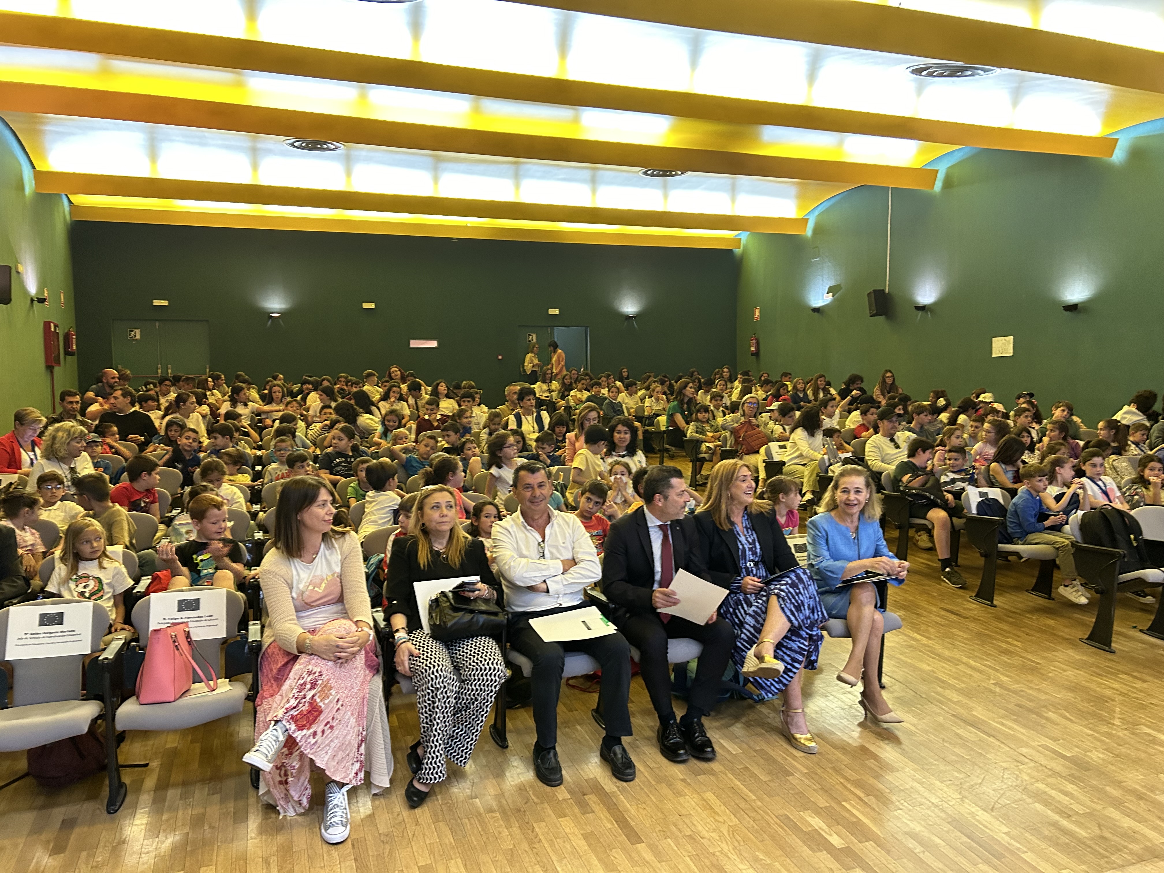 Image 0 of article La Consejería de Educación celebra el Día de Europa con 200 de alumnos y 23 profesores de diez centros e instituciones educativas de toda Extremadura