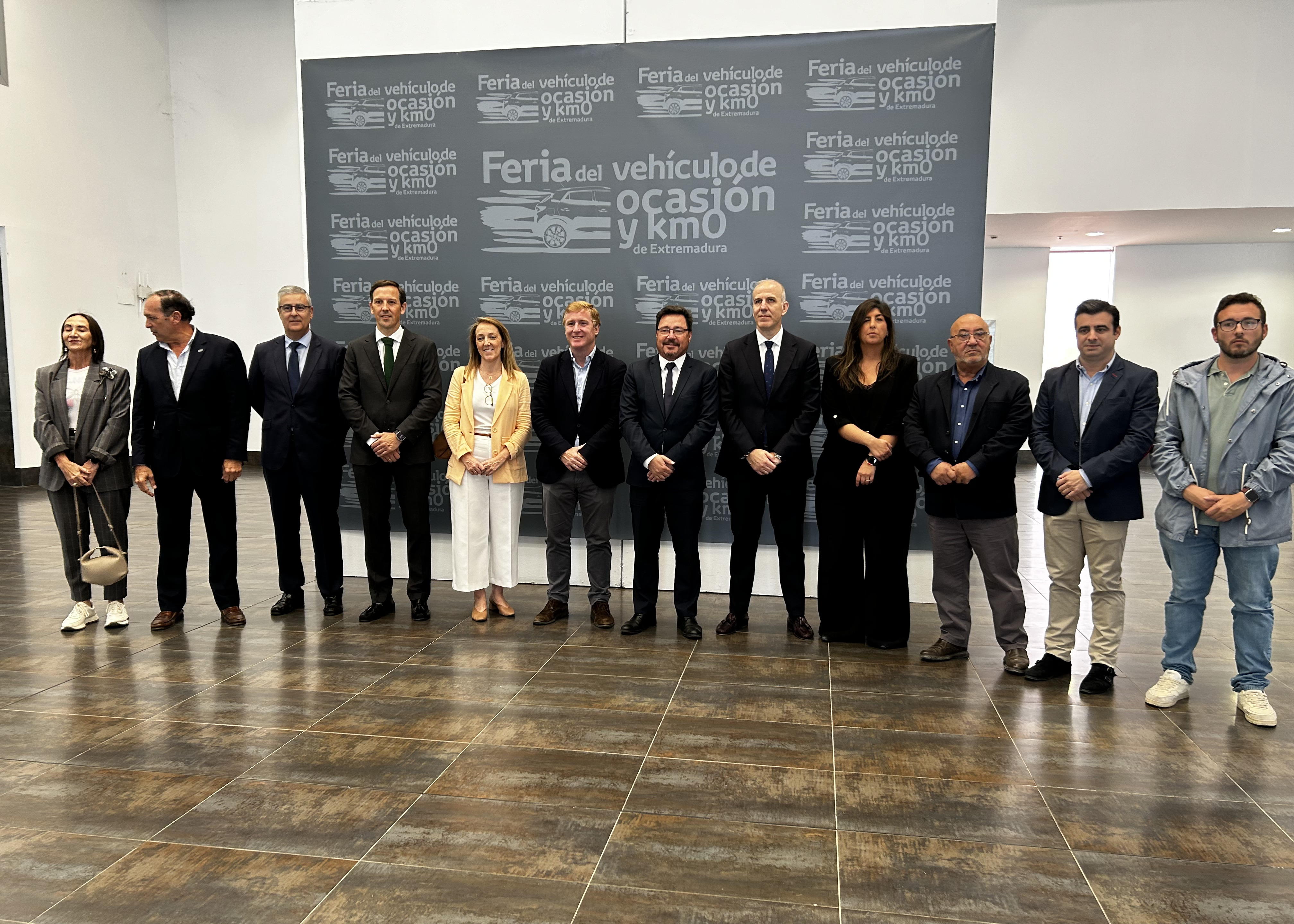 Imagen del artículo El consejero Santamaría muestra su apoyo al sector de la automoción con motivo de la inauguración de la I Feria del Vehículo de Ocasión y Km 0