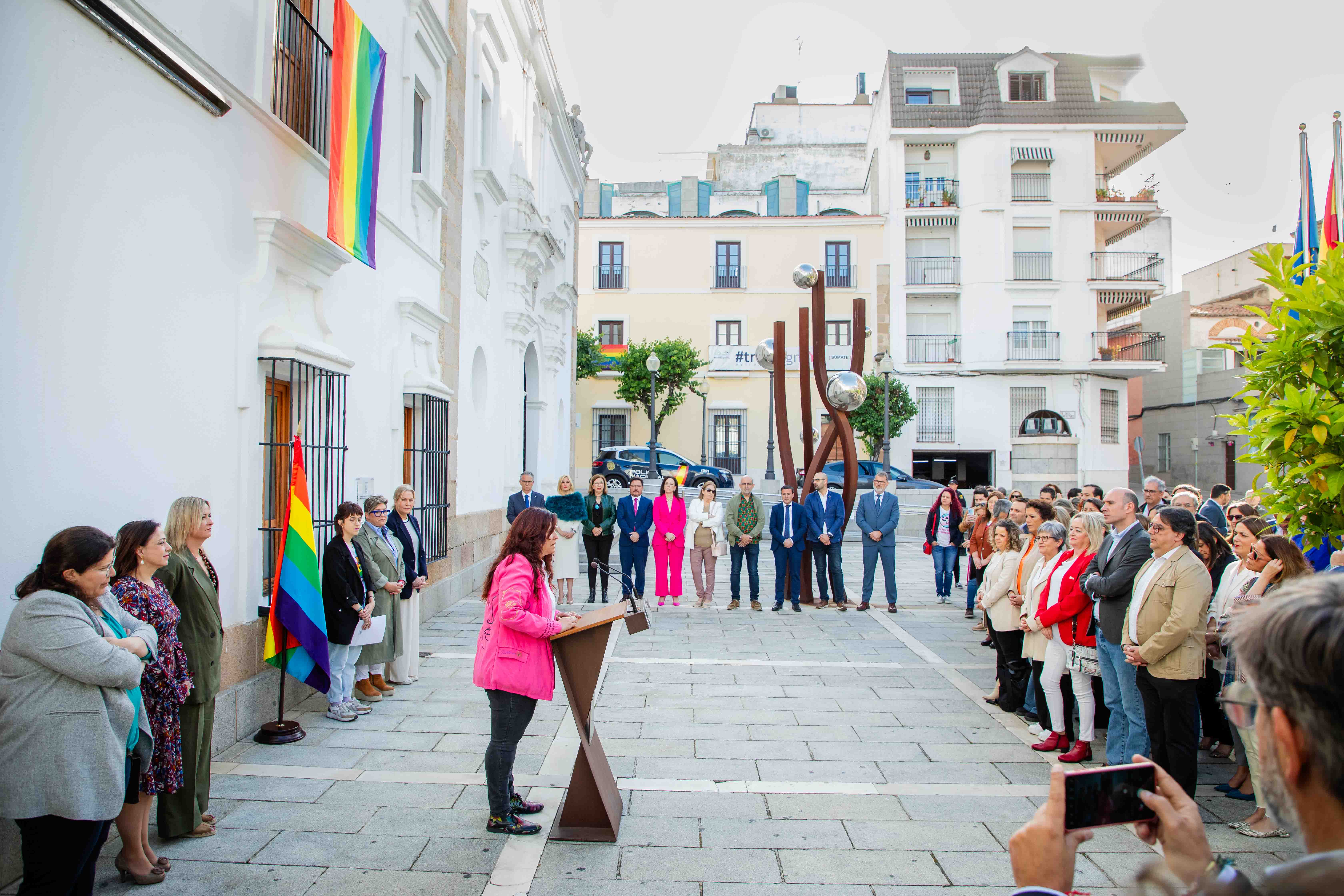 Image 3 of article La Junta Extremadura destaca el papel de las Oficinas de Atención a Víctimas en el Día Internacional contra LGTBIfobia y los delitos de odio
