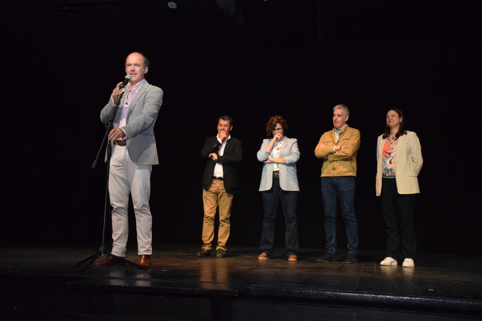 Autoridades en la inauguración Festival 'Con letras de oro'.