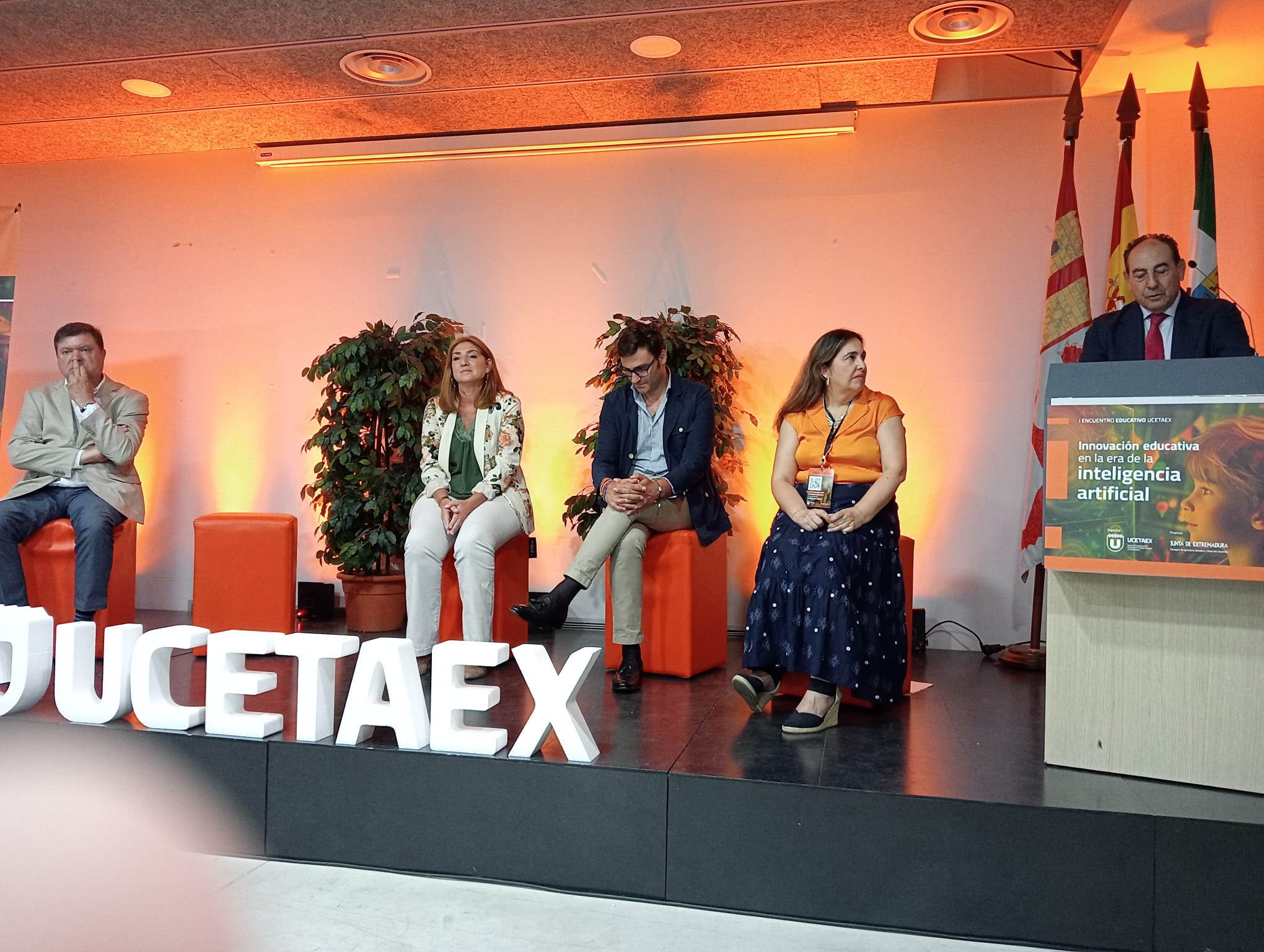 Image 2 of article La Junta destaca el esfuerzo de las cooperativas de enseñanza para dar una oferta educativa de calidad y crear empleo durante un encuentro de UCETAEX