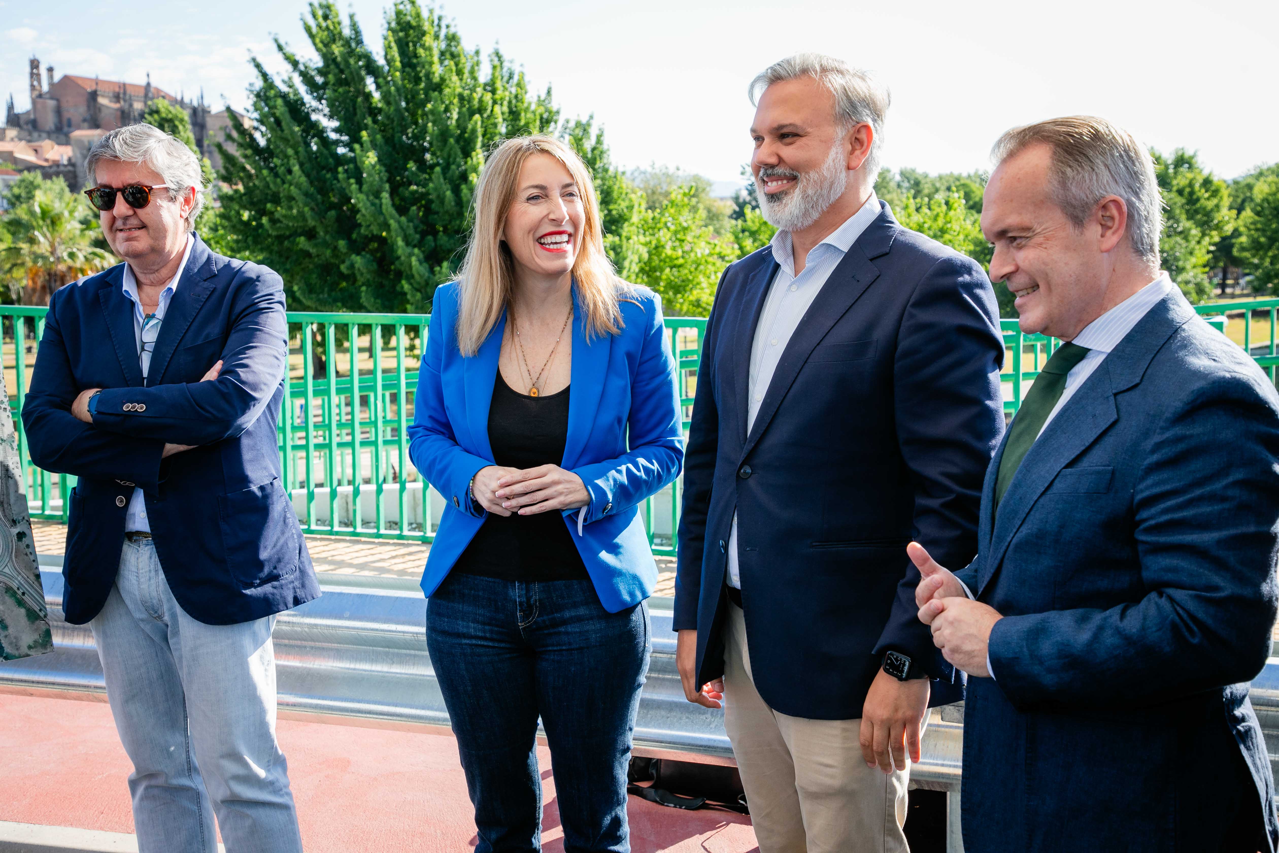 Image 6 of article María Guardiola inaugura un nuevo vial que descongestionará el centro de Plasencia y anuncia que las obras de la avenida Martín Palomino comenzarán cuanto antes