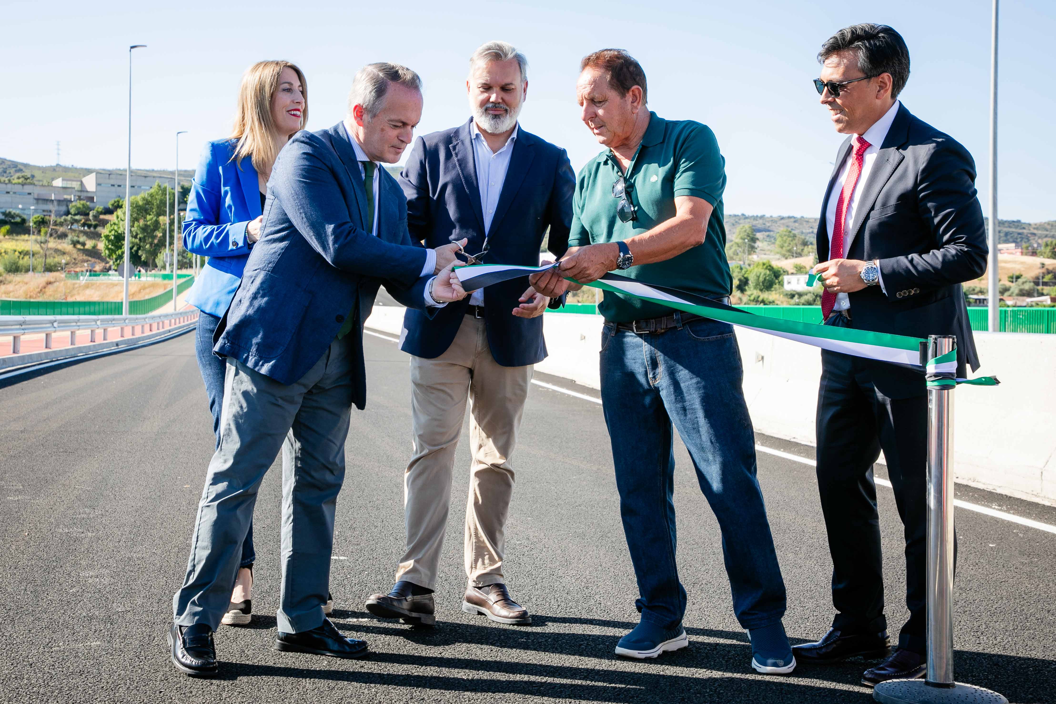Image 9 of article María Guardiola inaugura un nuevo vial que descongestionará el centro de Plasencia y anuncia que las obras de la avenida Martín Palomino comenzarán cuanto antes
