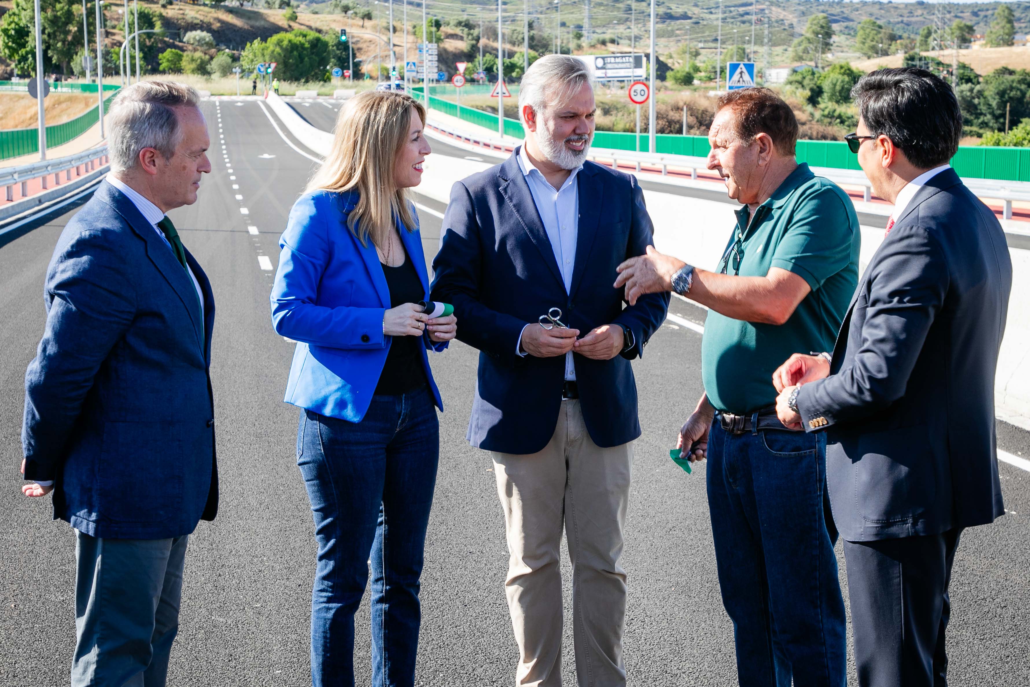 Image 10 of article María Guardiola inaugura un nuevo vial que descongestionará el centro de Plasencia y anuncia que las obras de la avenida Martín Palomino comenzarán cuanto antes