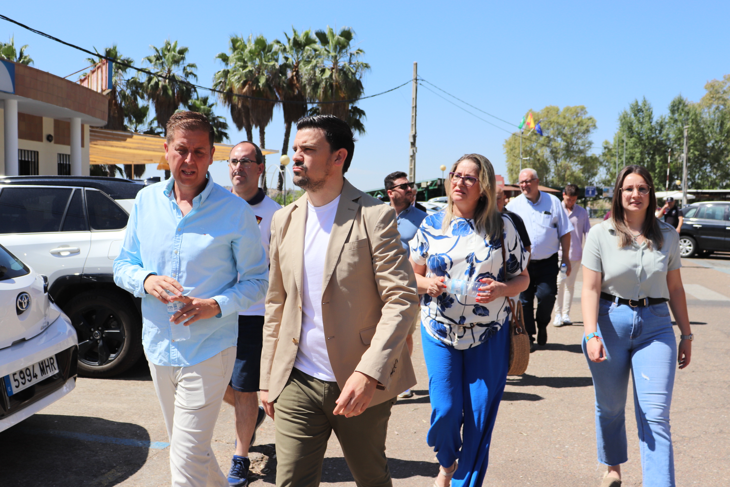 Imagen del artículo La Junta subraya la importancia del turismo deportivo para la economía rural en el izado de la Bandera Azul en el Puerto Deportivo de Orellana