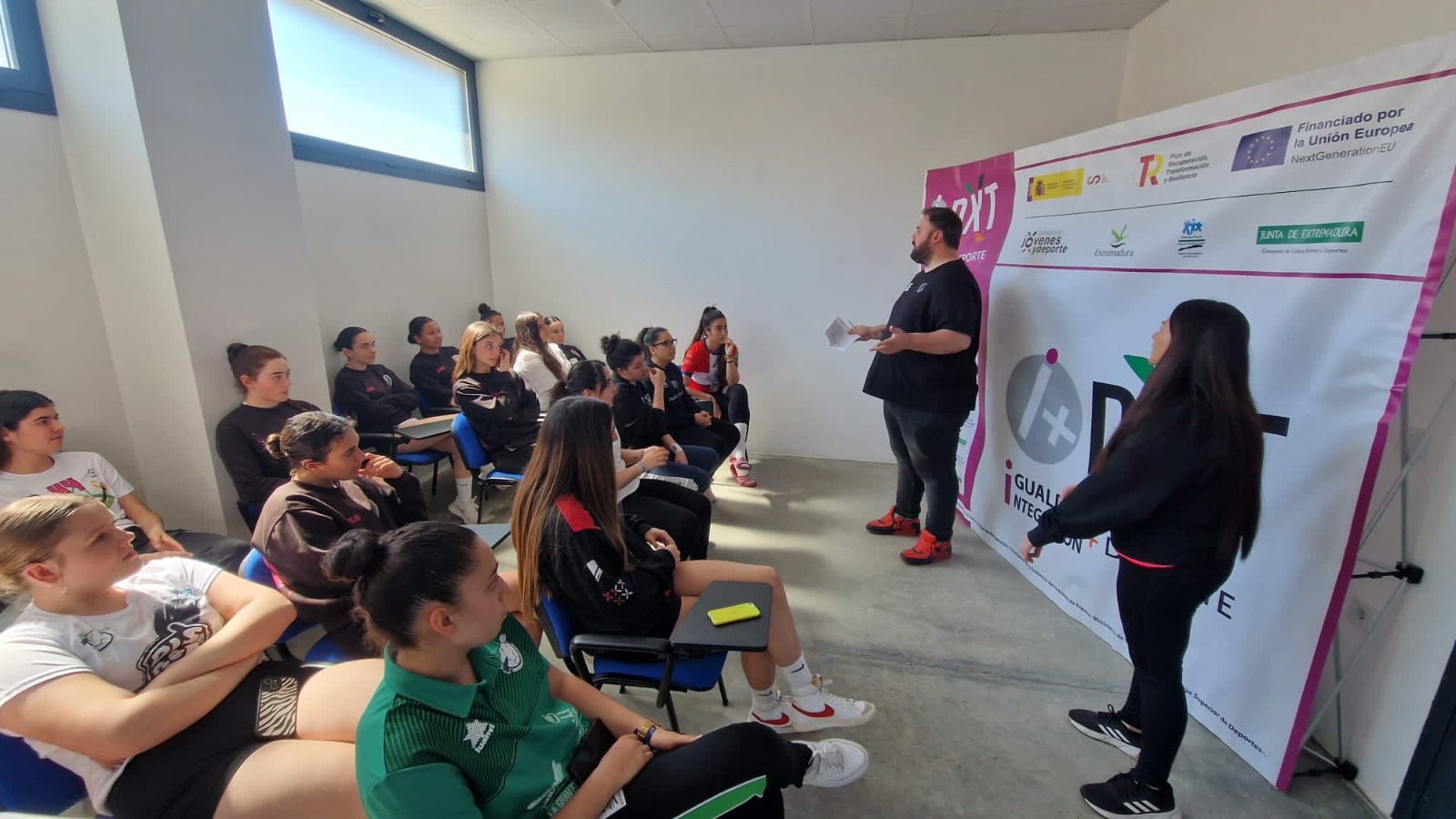 Imagen del artículo Una docena de federaciones deportivas extremeñas podrán elaborar un plan de igualdad gracias al programa 'Igualdad más Deporte'