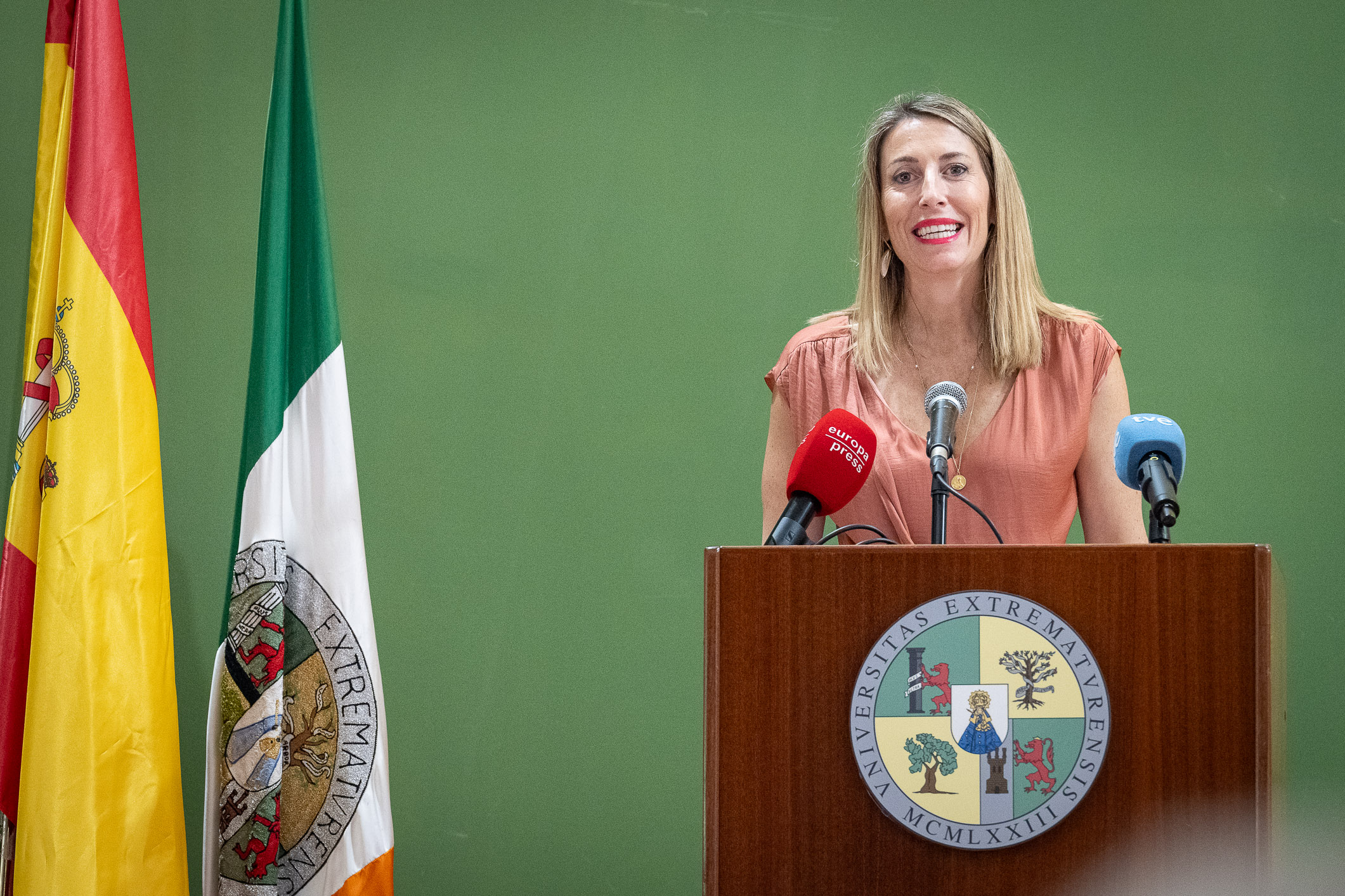 Foto de la presidenta de la Junta durante el acto de apertura del curso de la UEx