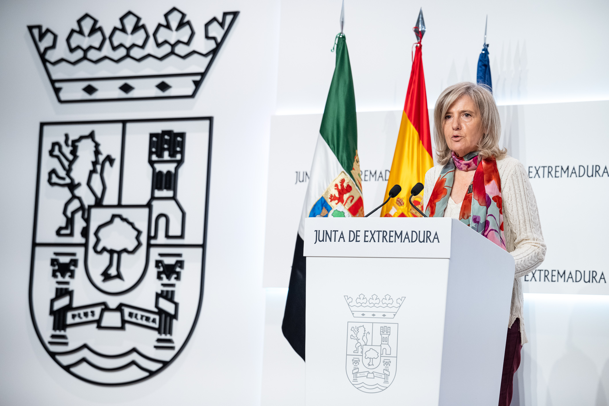 Foto de la portavoz de la Junta de Extremadura durante la rueda de prensa para informar de los asuntos tratados por el Consejo de Gobierno