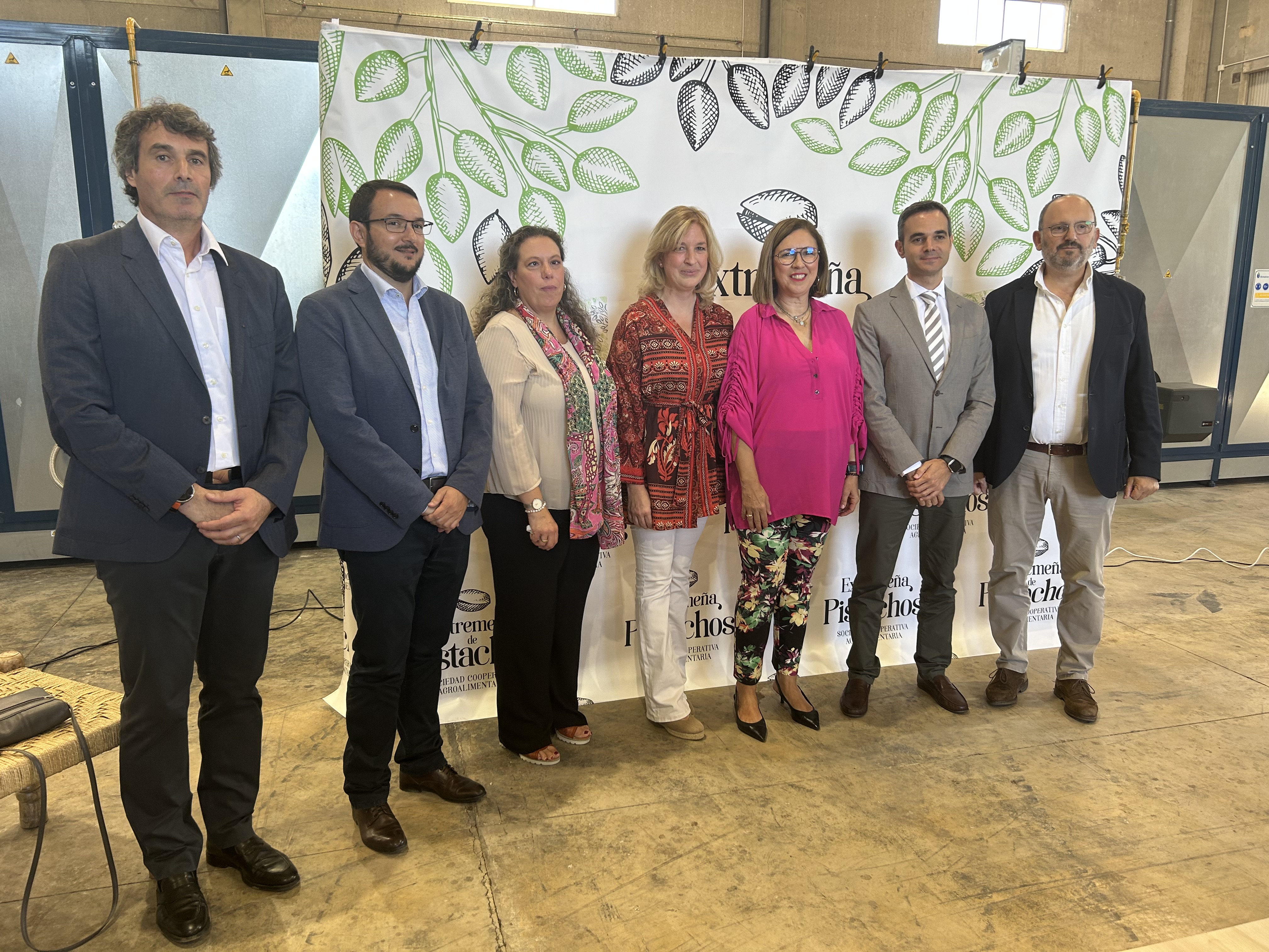 inauguración de una planta de procesado de pistachos