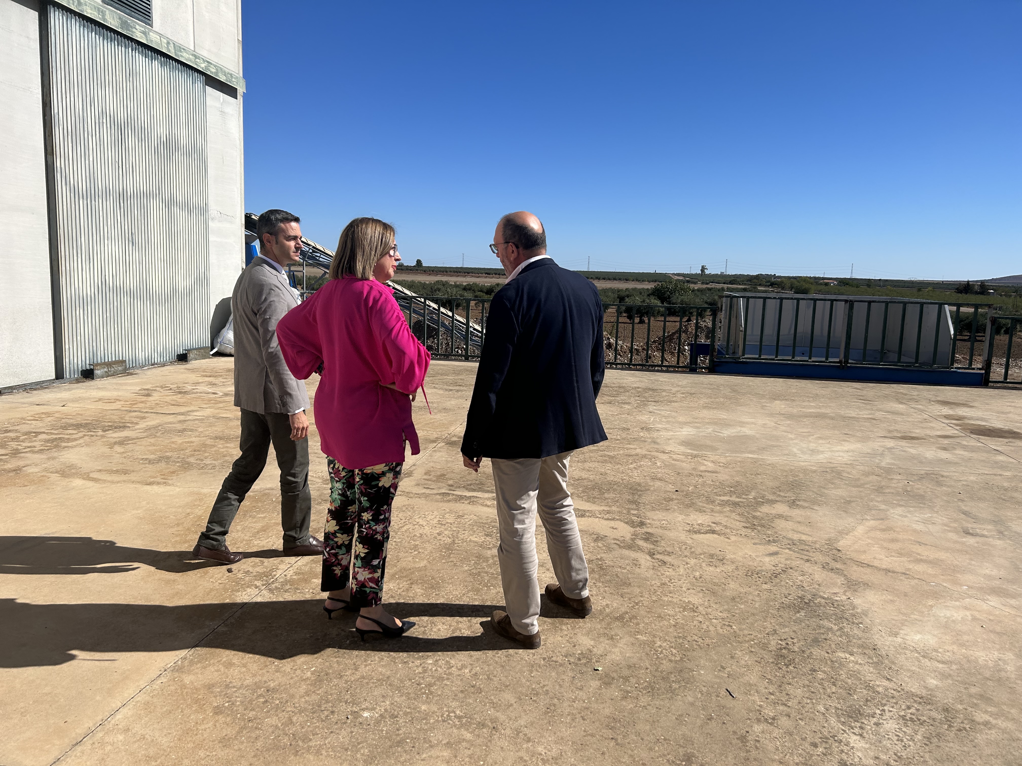 inauguración de una planta de procesado de pistachos